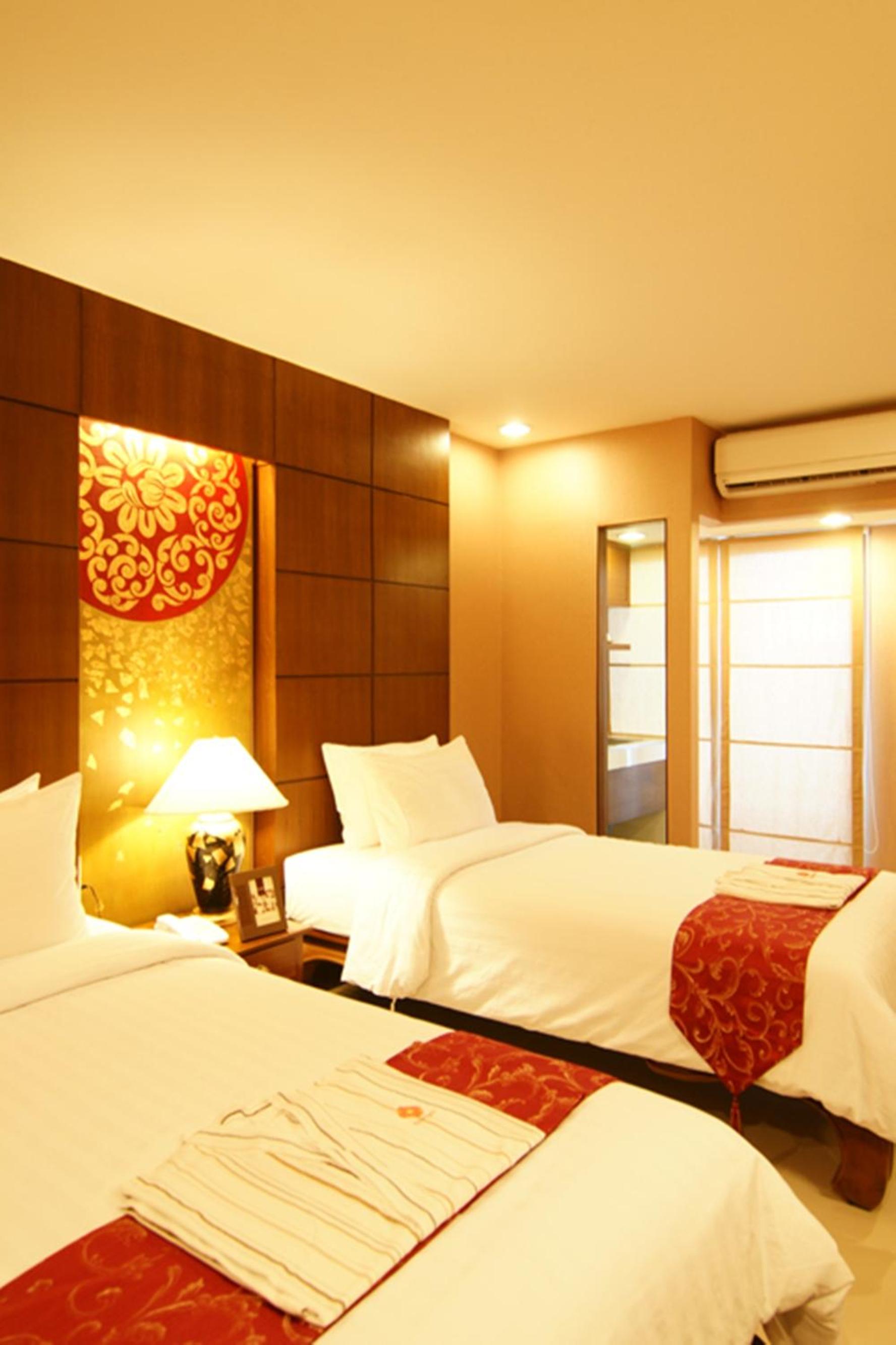 Deluxe Twin Room with Free Round-Trip Airport Transfer - Photo 1
