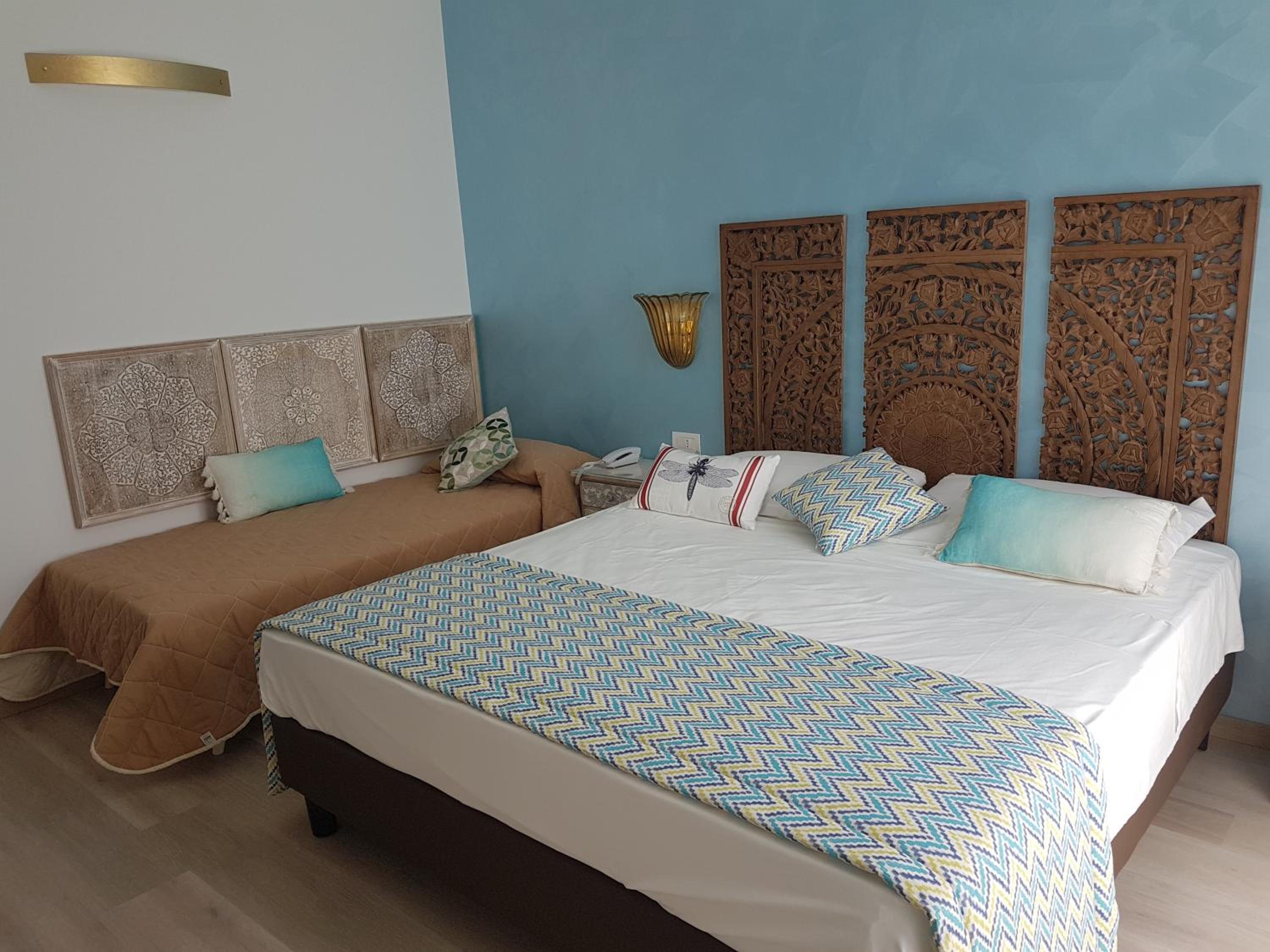 Deluxe Triple Room with Sea View photo 2