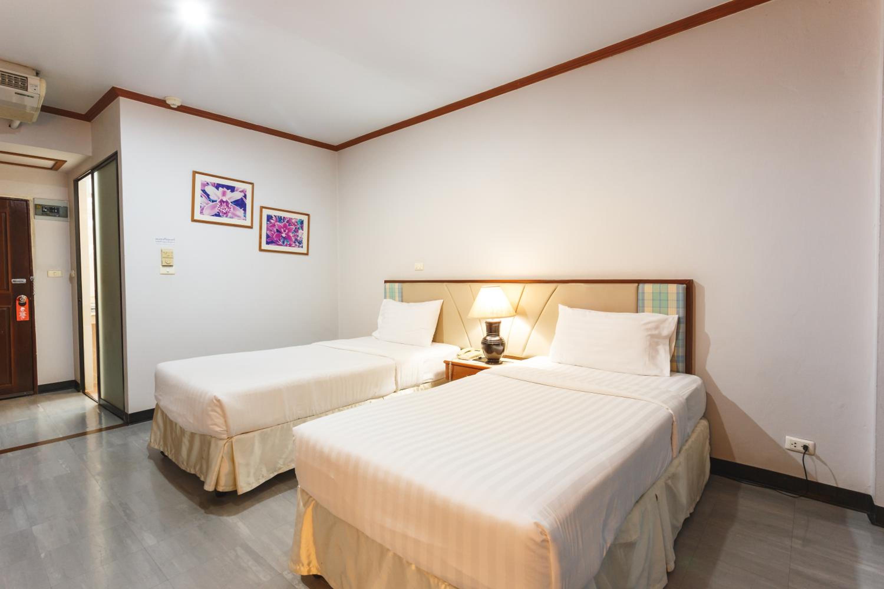 Deluxe Twin Room - Photo 10
