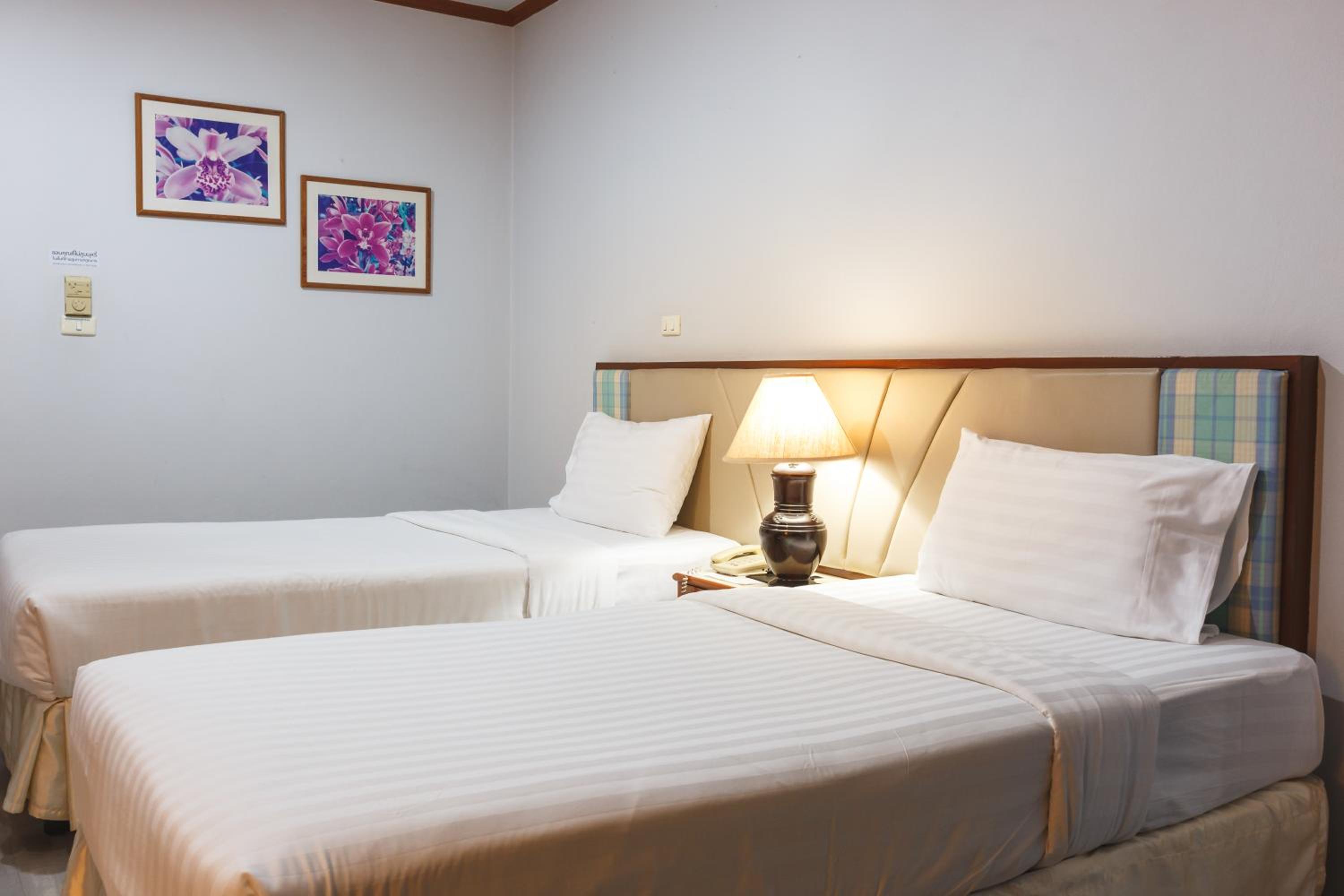 Deluxe Twin Room - Photo 9