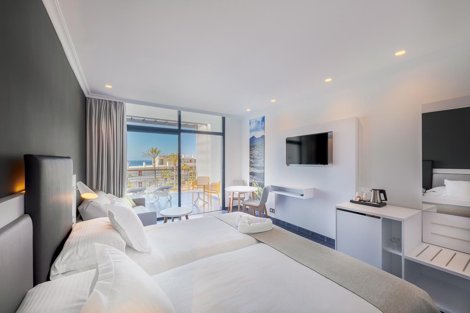 Habitación Doble con Vista al Mar (2 Adultos + 1 Niño)