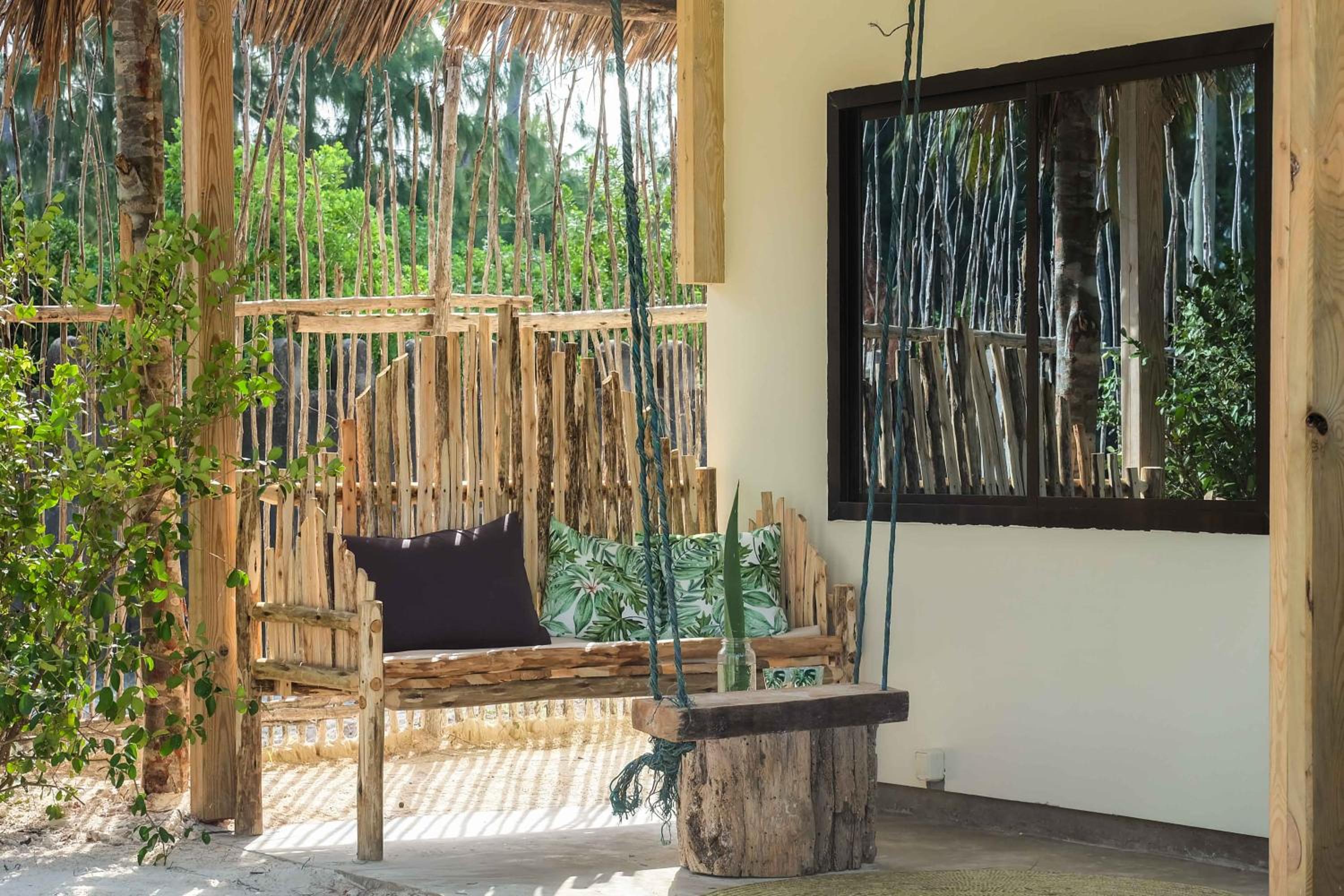 Bungalow with Garden View - Photo 14