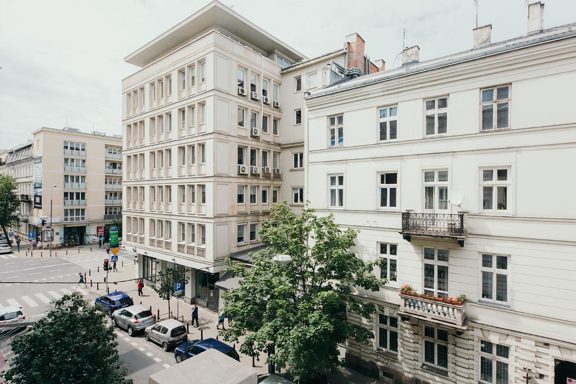 Apartment with Balcony - Photo 13