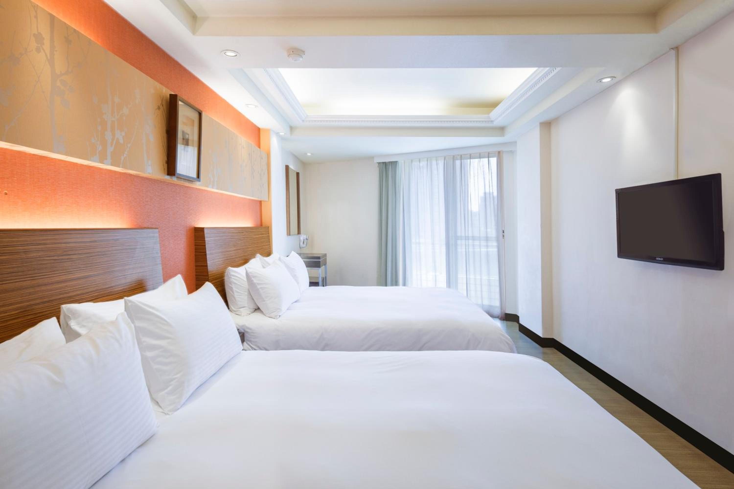 Twin Room with Lake View photo 2