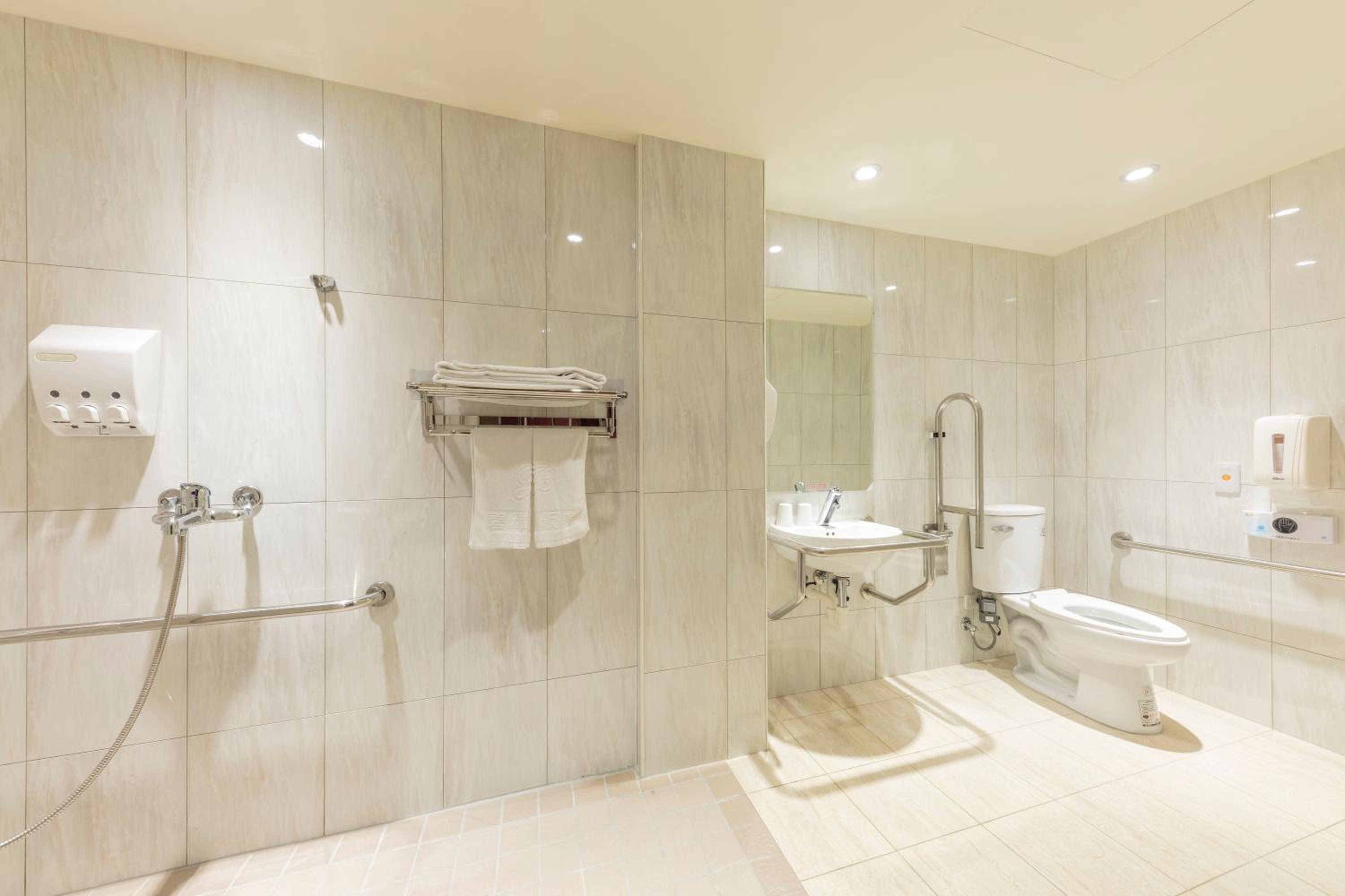 Double Room - Disability Access photo 3
