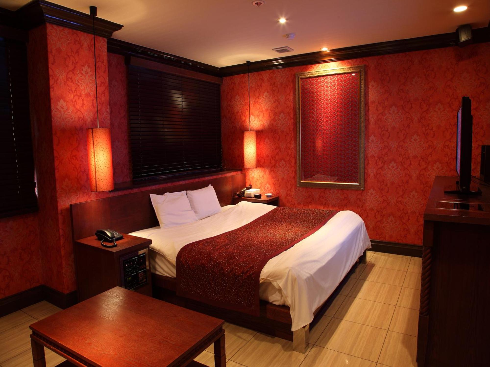 Standard King Room - Photo 2