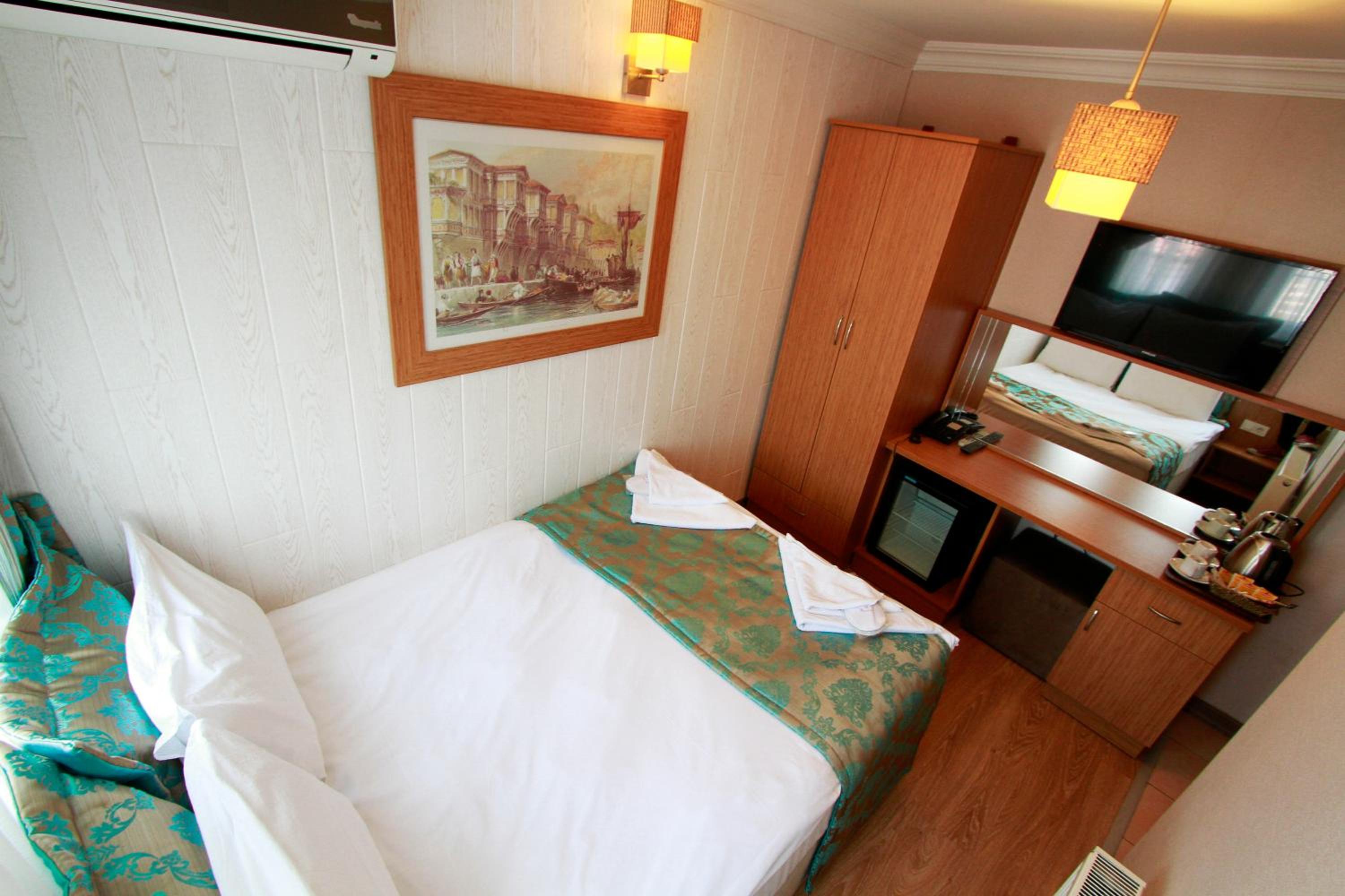 Economy Double Room photo 3