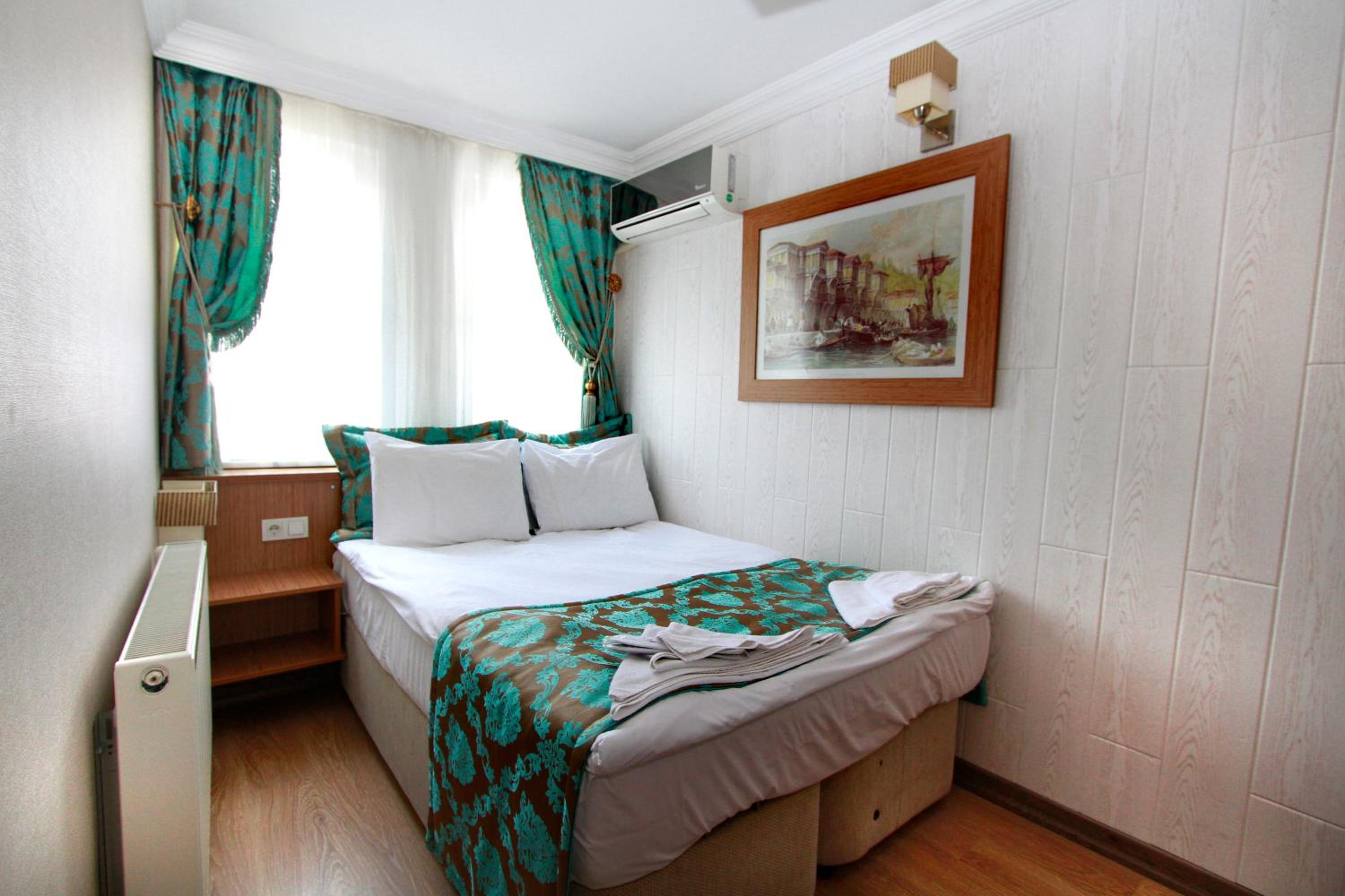 Economy Double Room photo 2