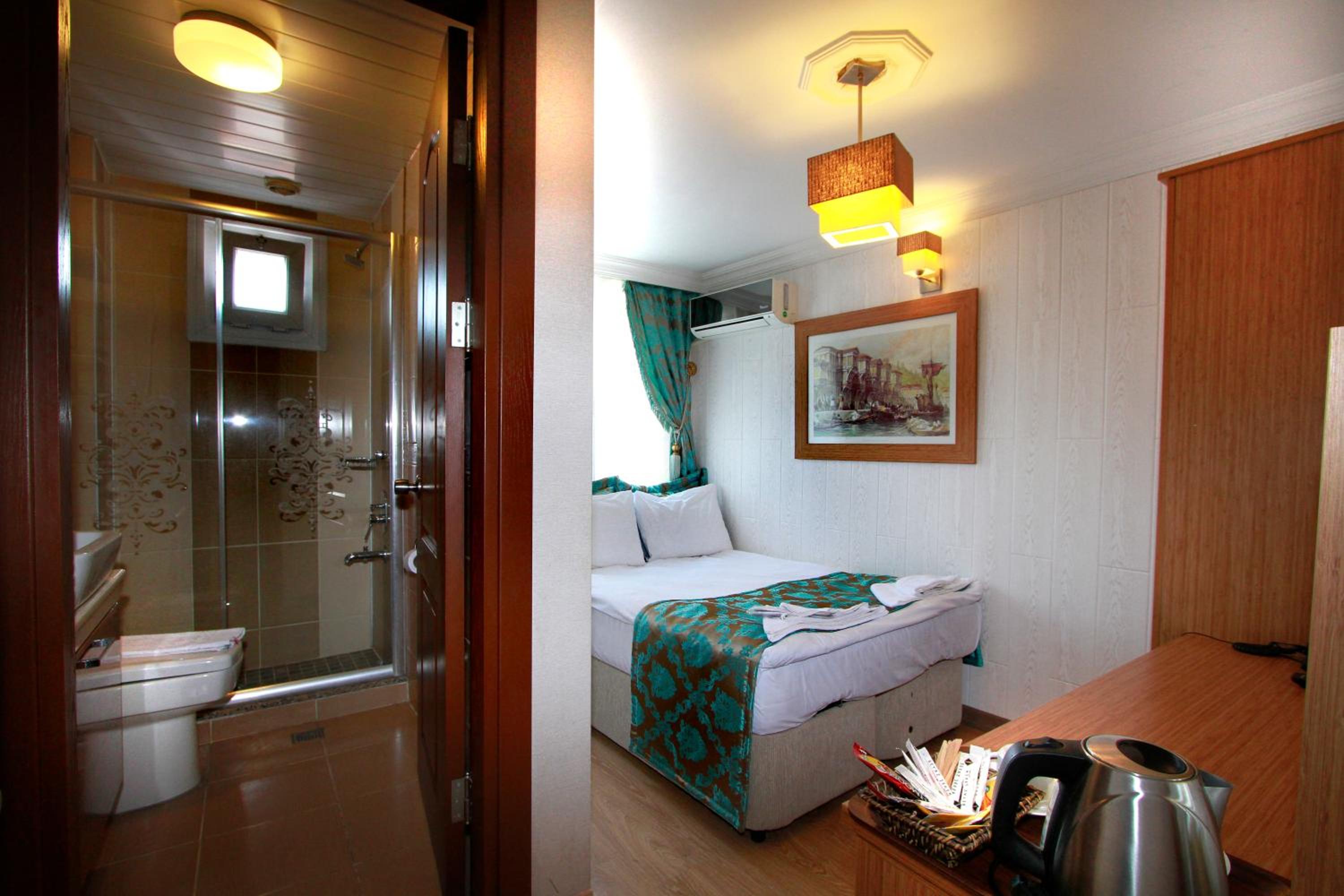 Economy Double Room photo 1