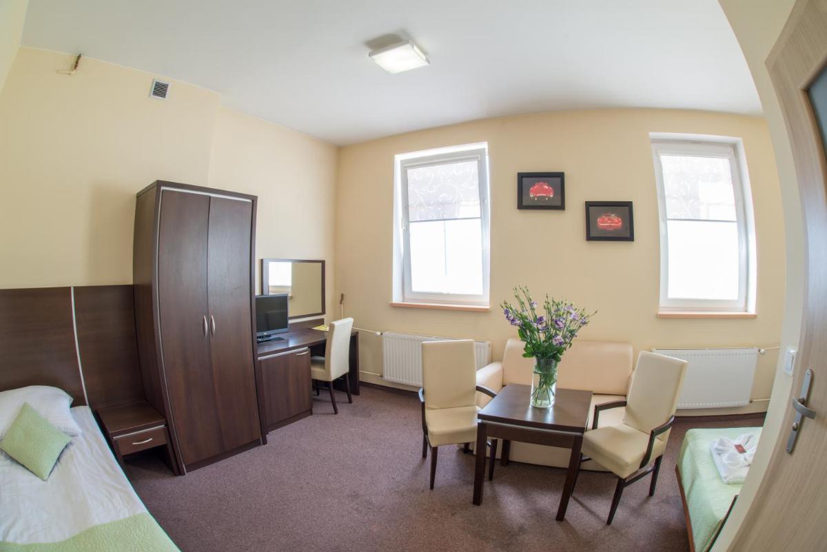 Standard Twin Room with Sofa photo 2