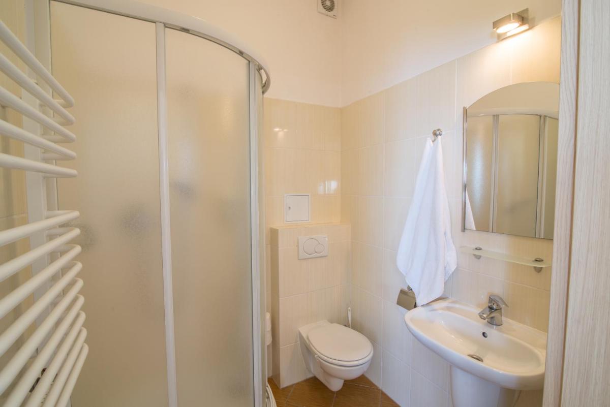 Standard Twin Room with Sofa photo 3