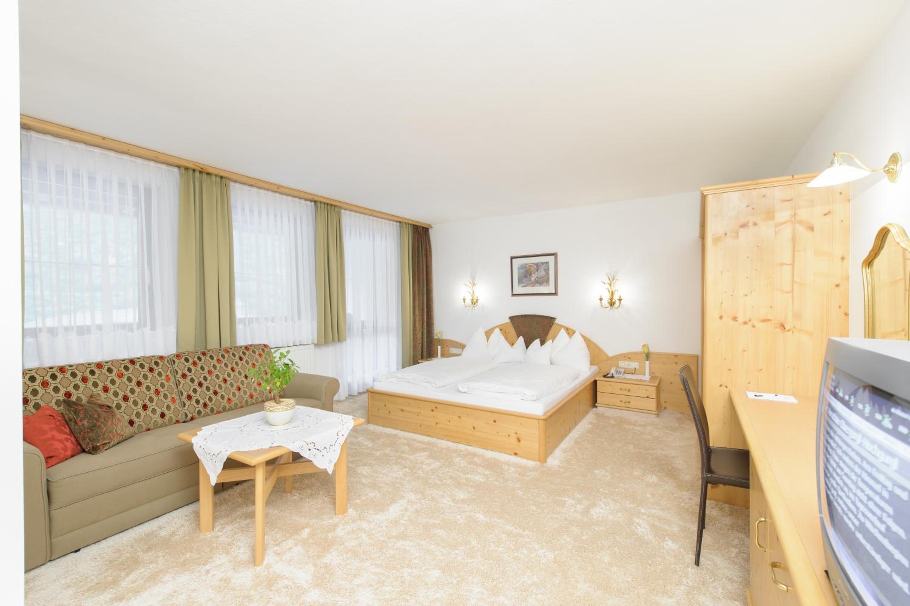 Superior Double Room with Balcony photo 3