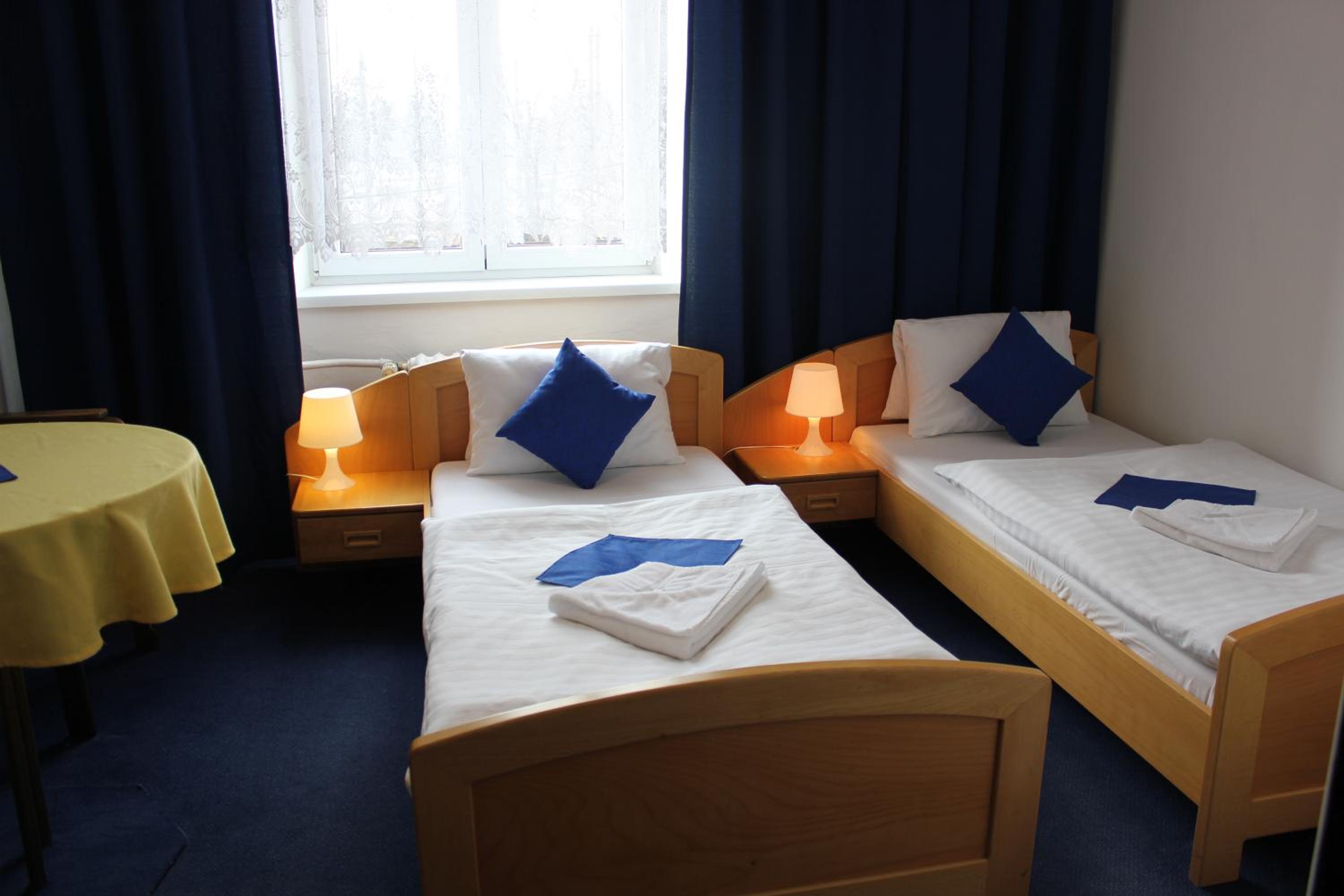 Small Twin Room photo 1