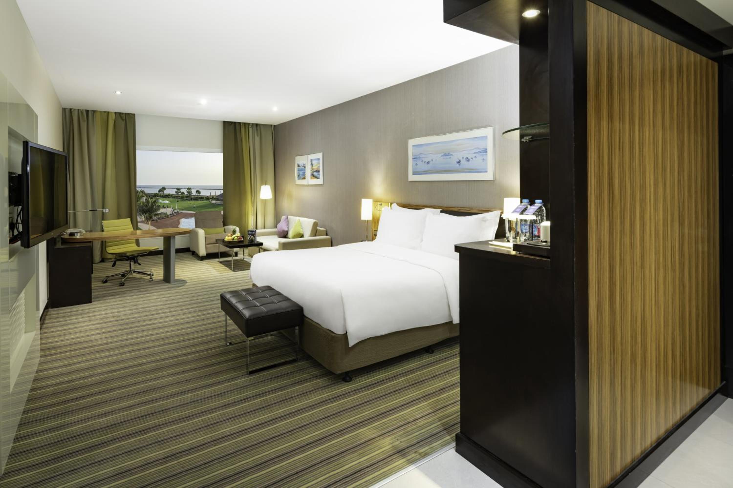 King Suite with Sea and Garden View photo 3