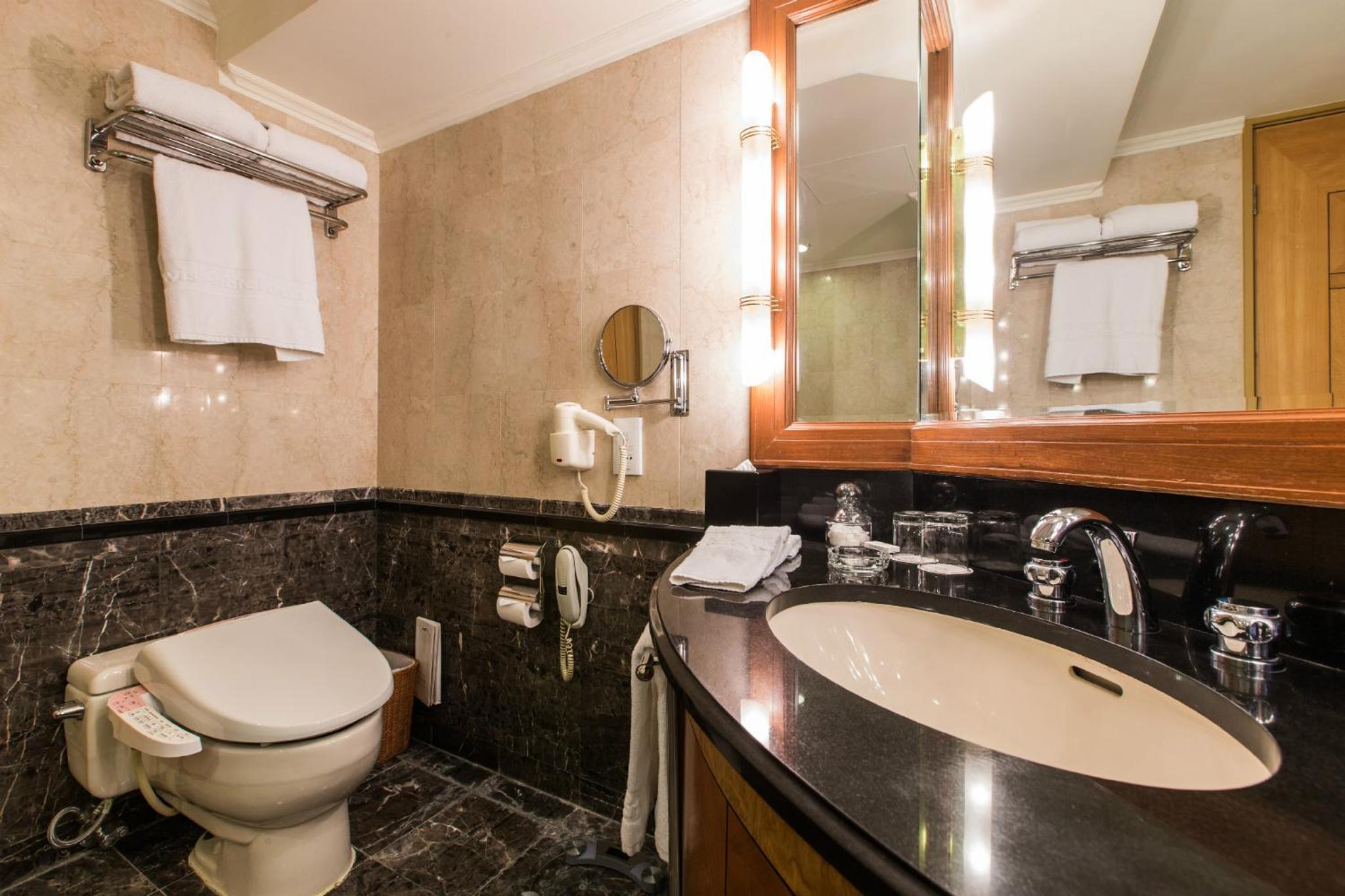 Deluxe Double or Twin Room - Photo 3