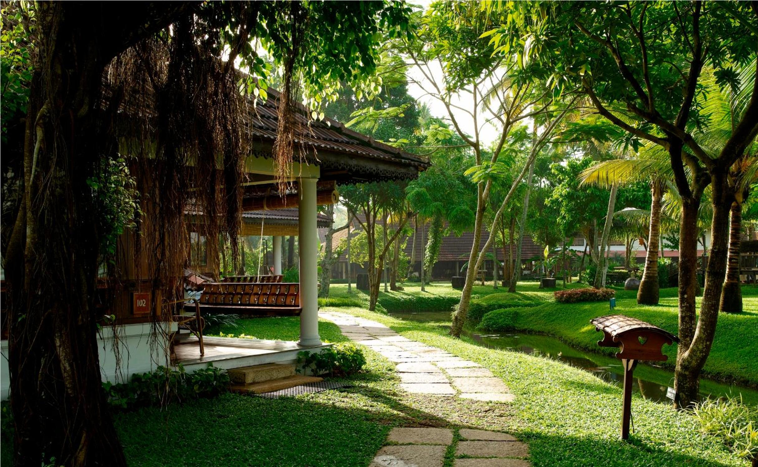 Heritage Villa with Private Pool with Hi -Tea ,One-hour sunset cruise,Complimentary in-house Wellness doctor consultation, Evening Cultural program, Complimentary Fishing,Cycling,and Clay pottery experience photo 2
