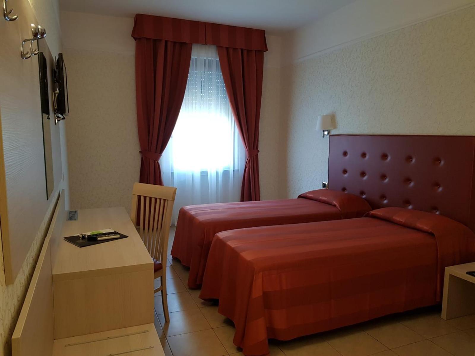 Double or Twin Room photo 3