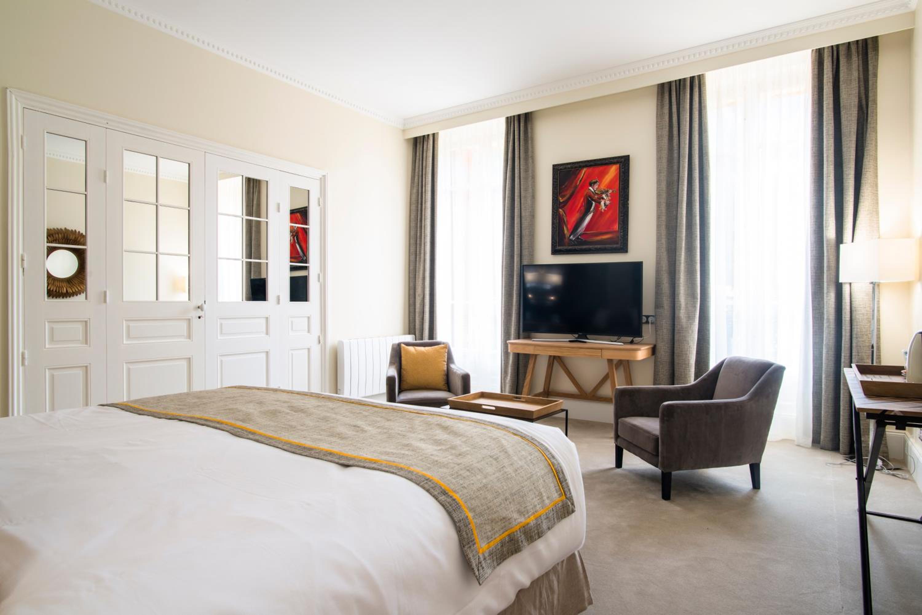 Deluxe Suite photo 2