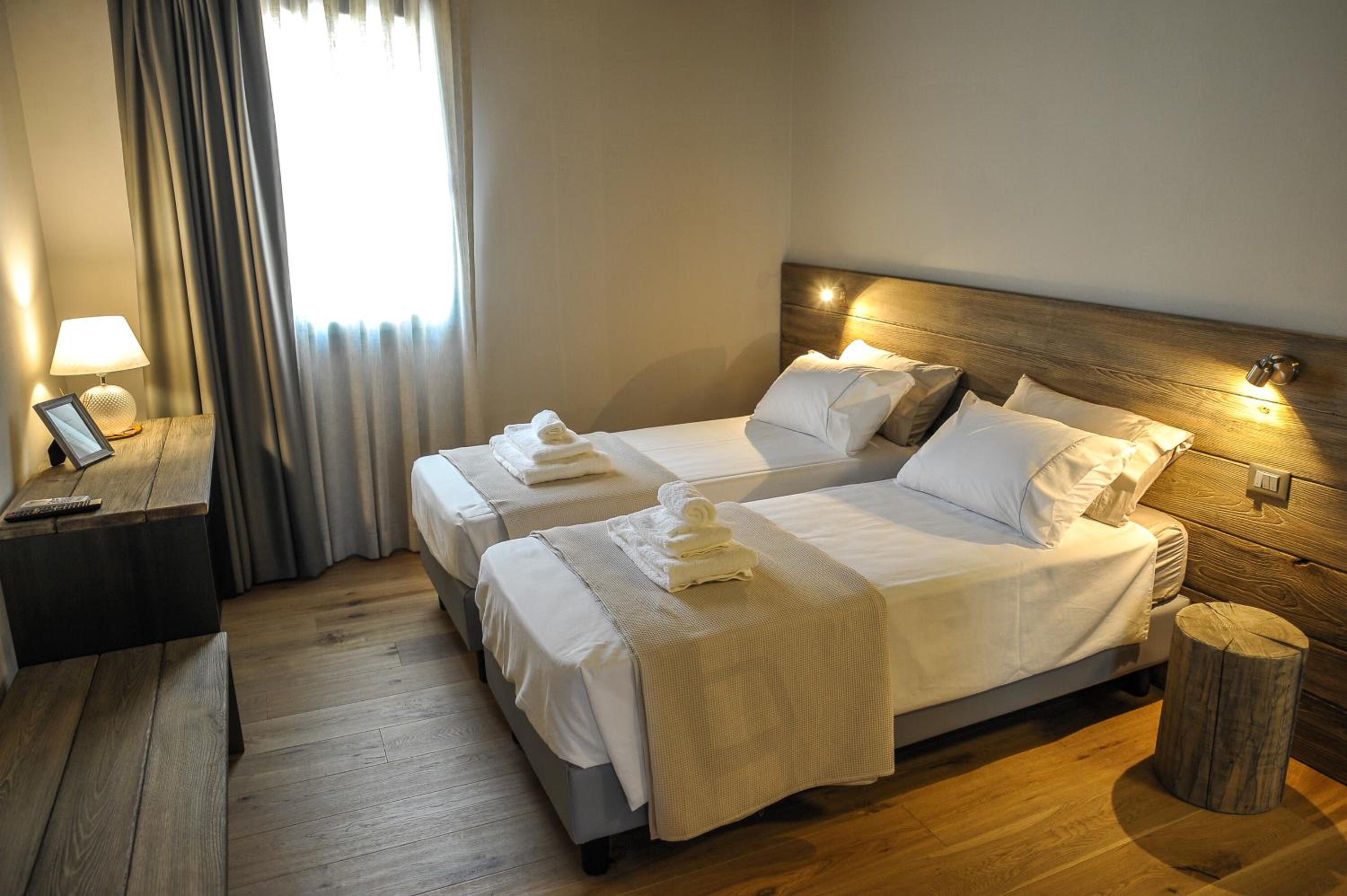 Deluxe Double or Twin Room - Photo 5