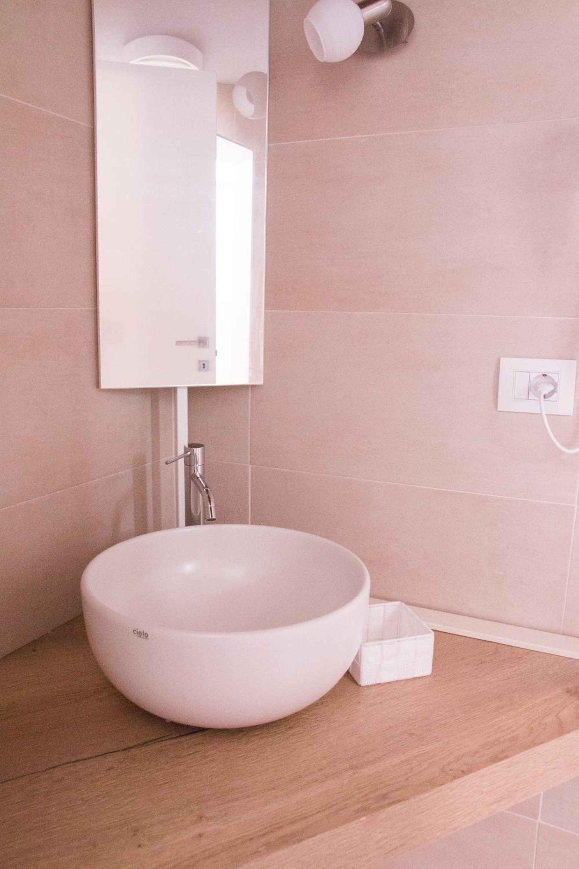Quadruple Room with Private Bathroom photo 3