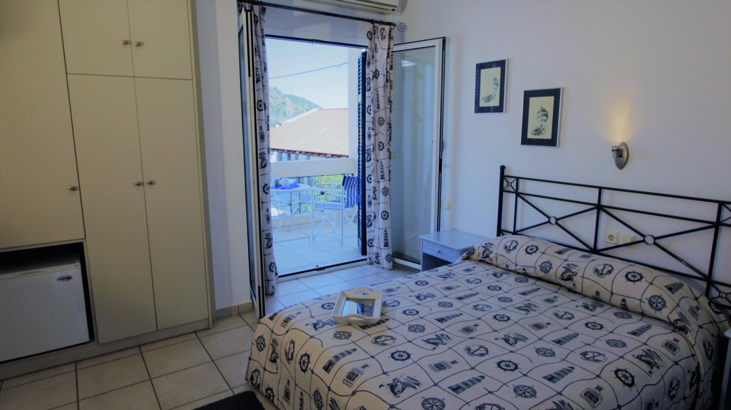 Double Room with Balcony and Mountain and Sea View  photo 2