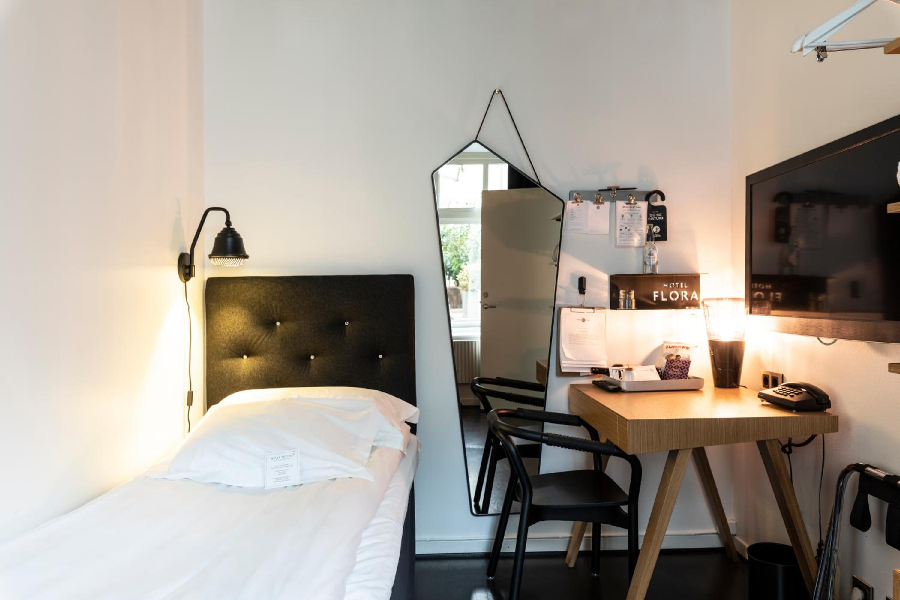 Small Single Room - Photo 4