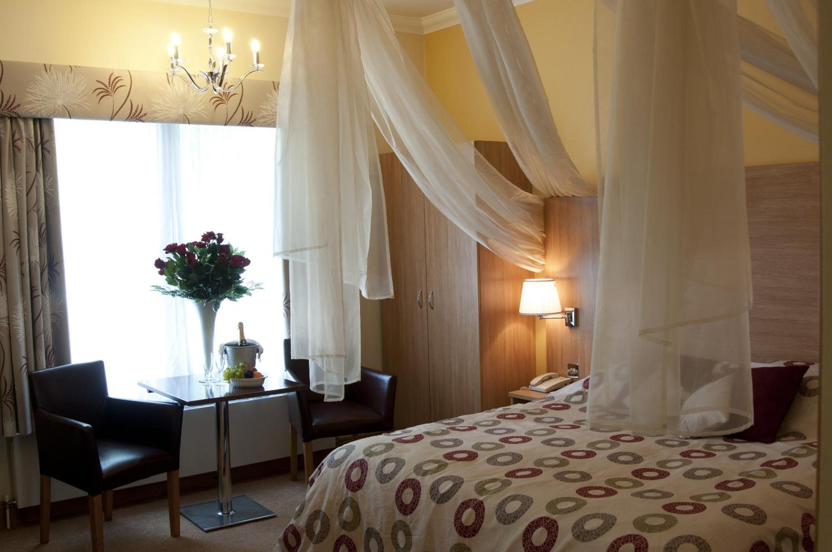 Queen Room with Spa Bath - Photo 1