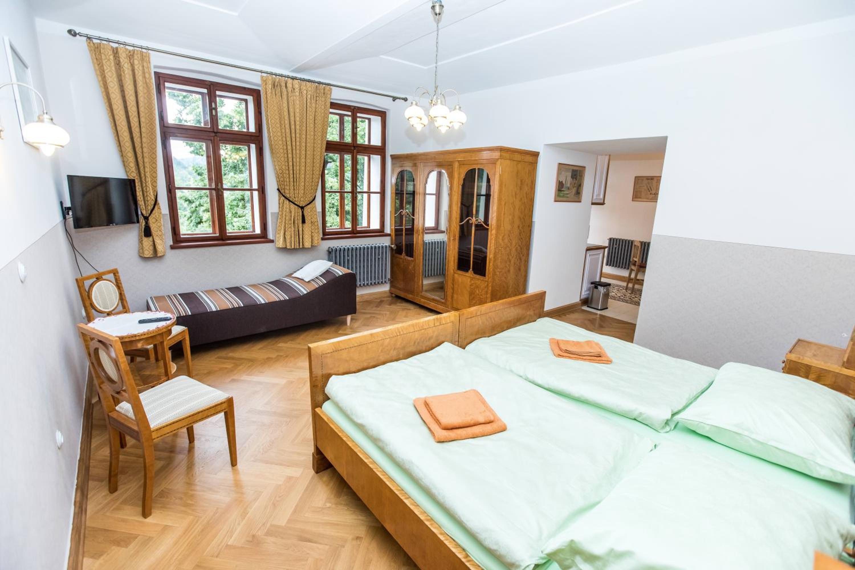 One-Bedroom Apartment with Terrace photo 3