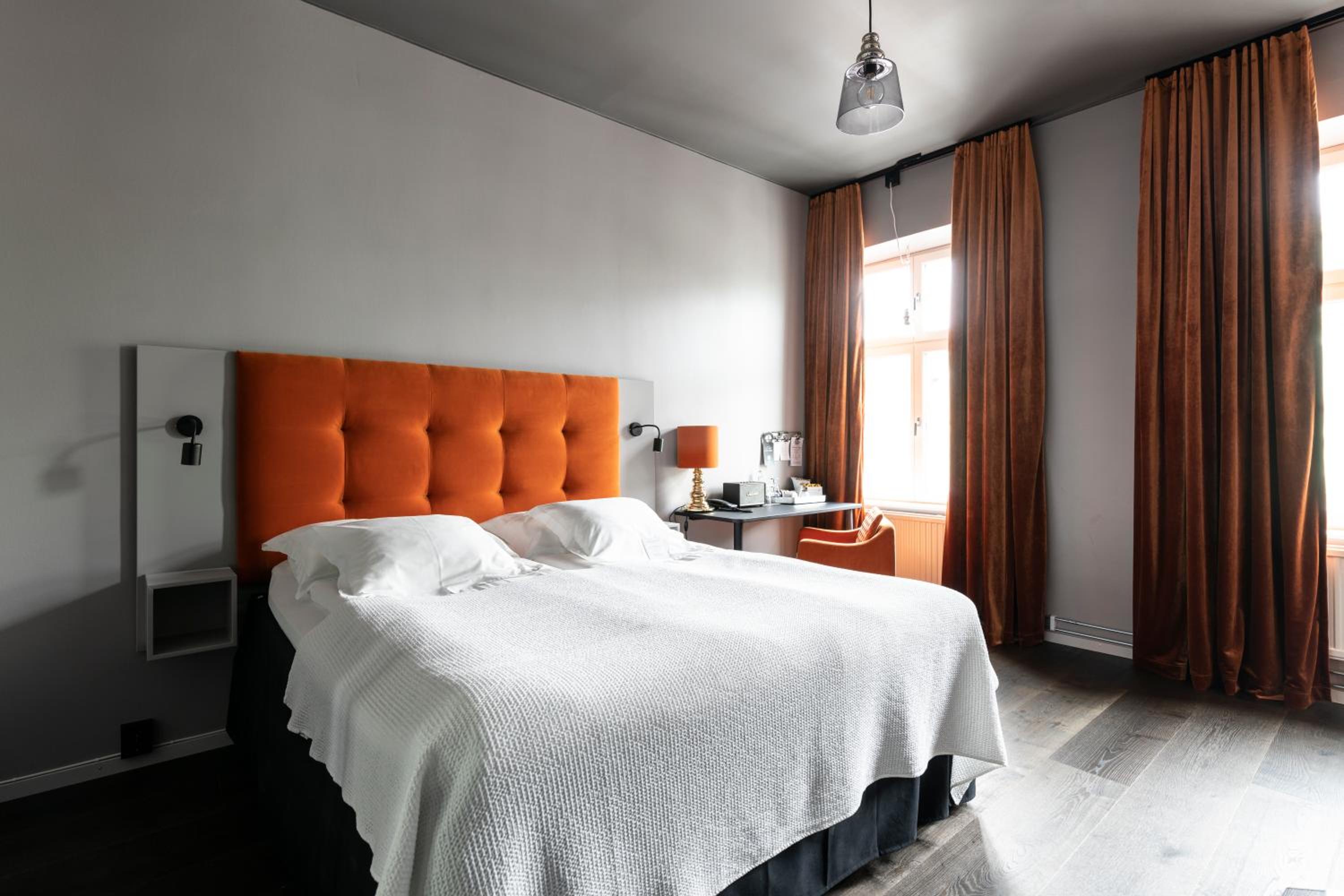 Large Double Room - Photo 7