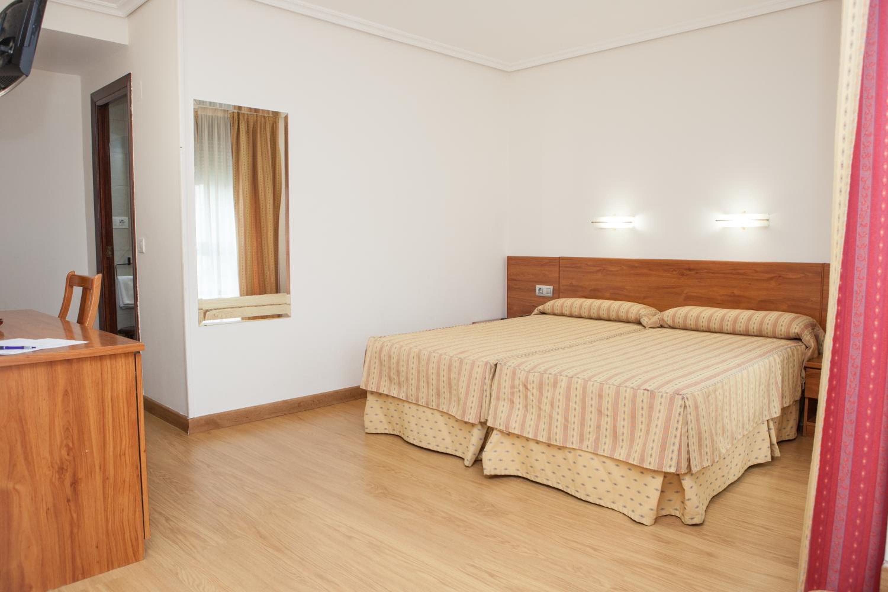Double or Twin Room photo 2