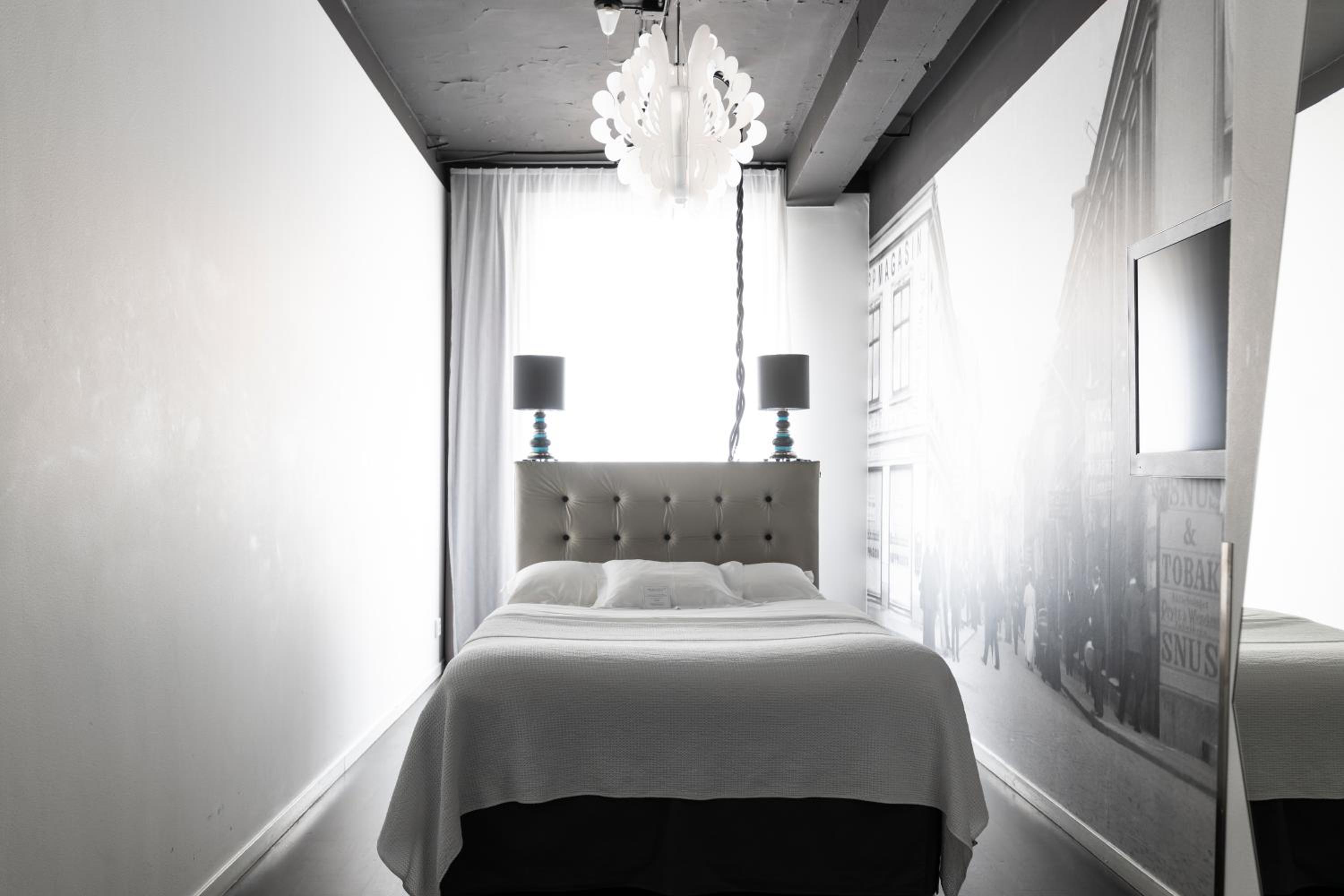 Large Single Room (55 in bed) - Photo 4