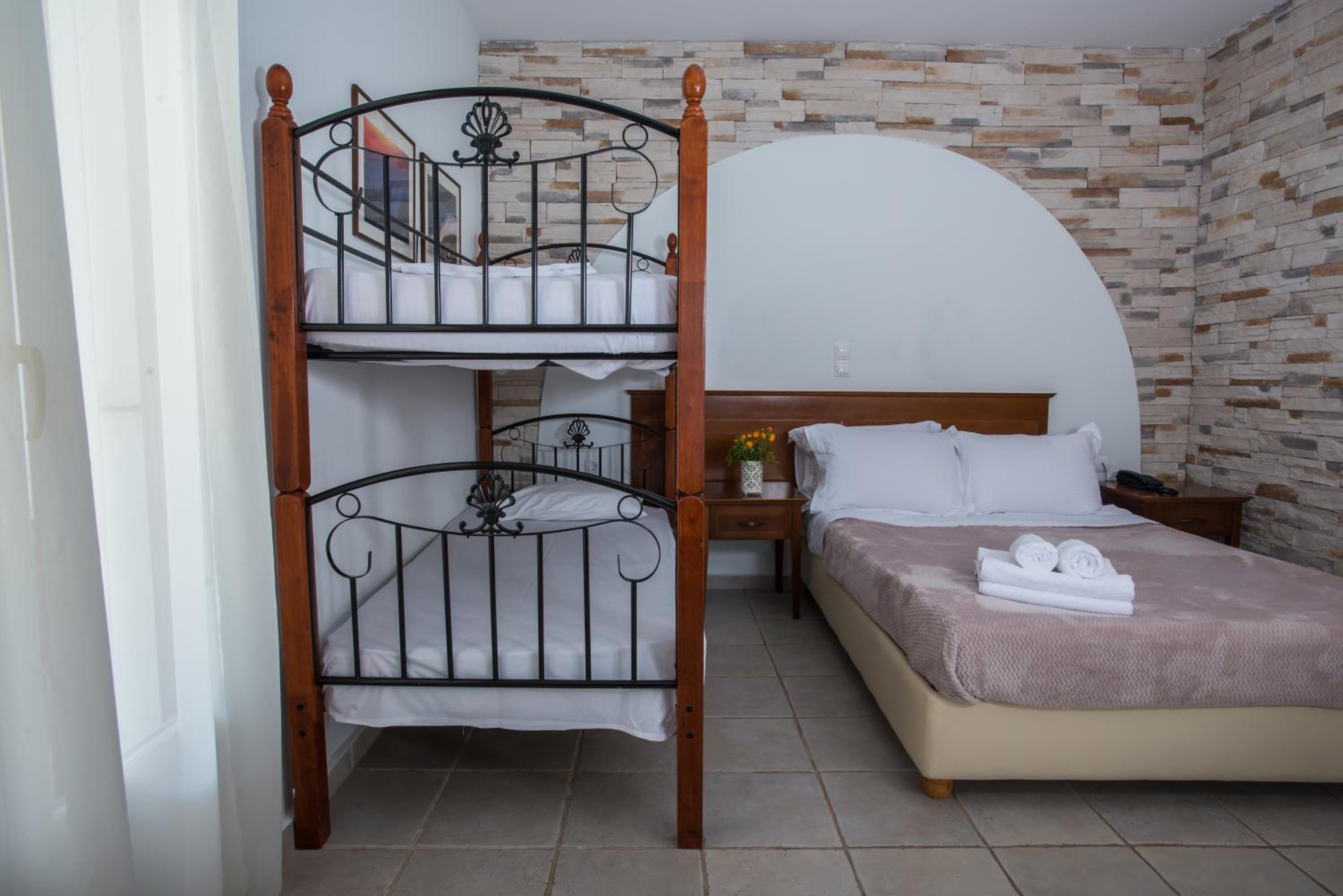 Quadruple Room - Photo 1