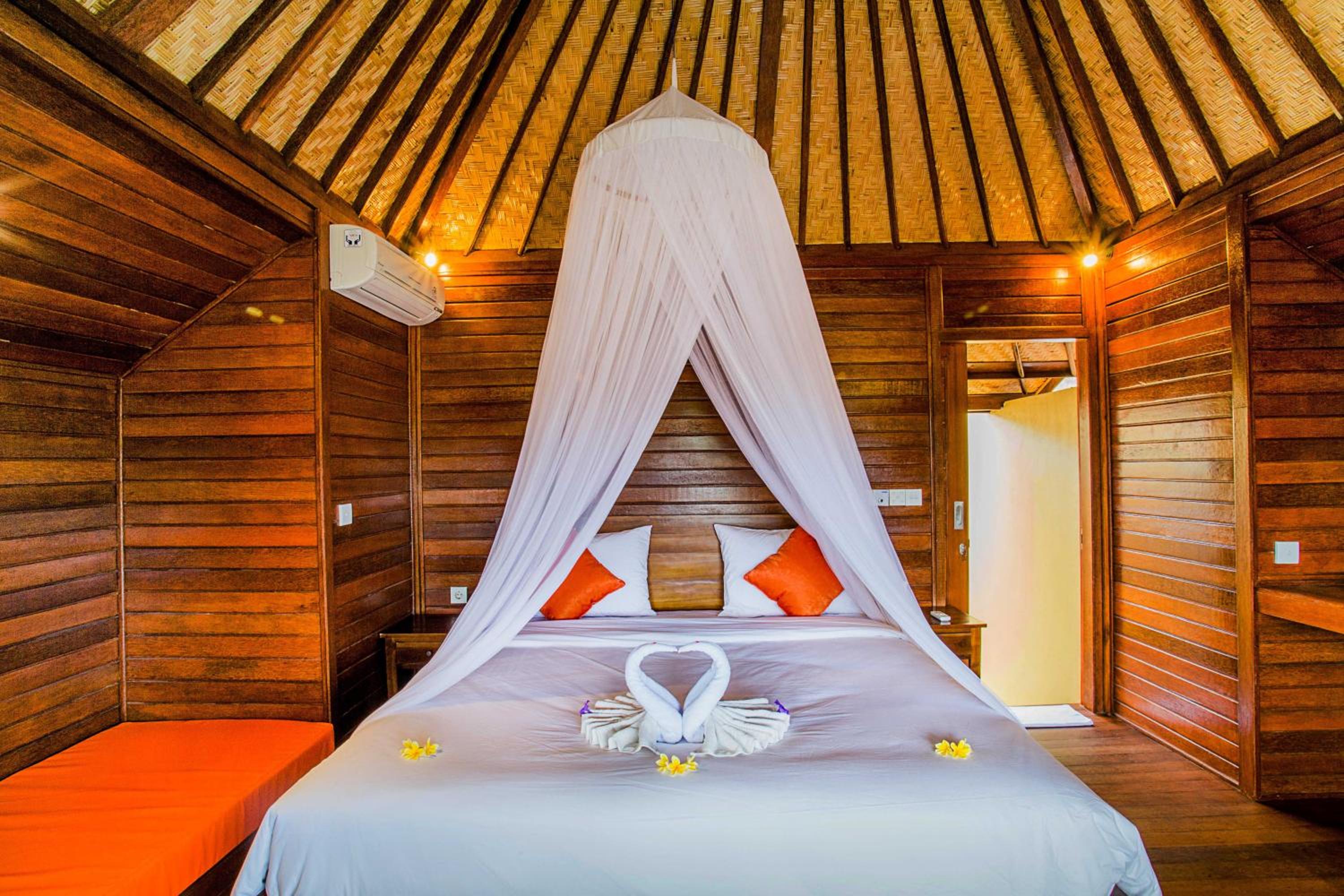 Deluxe Double Room (2 Adults + 1 Child) photo 2