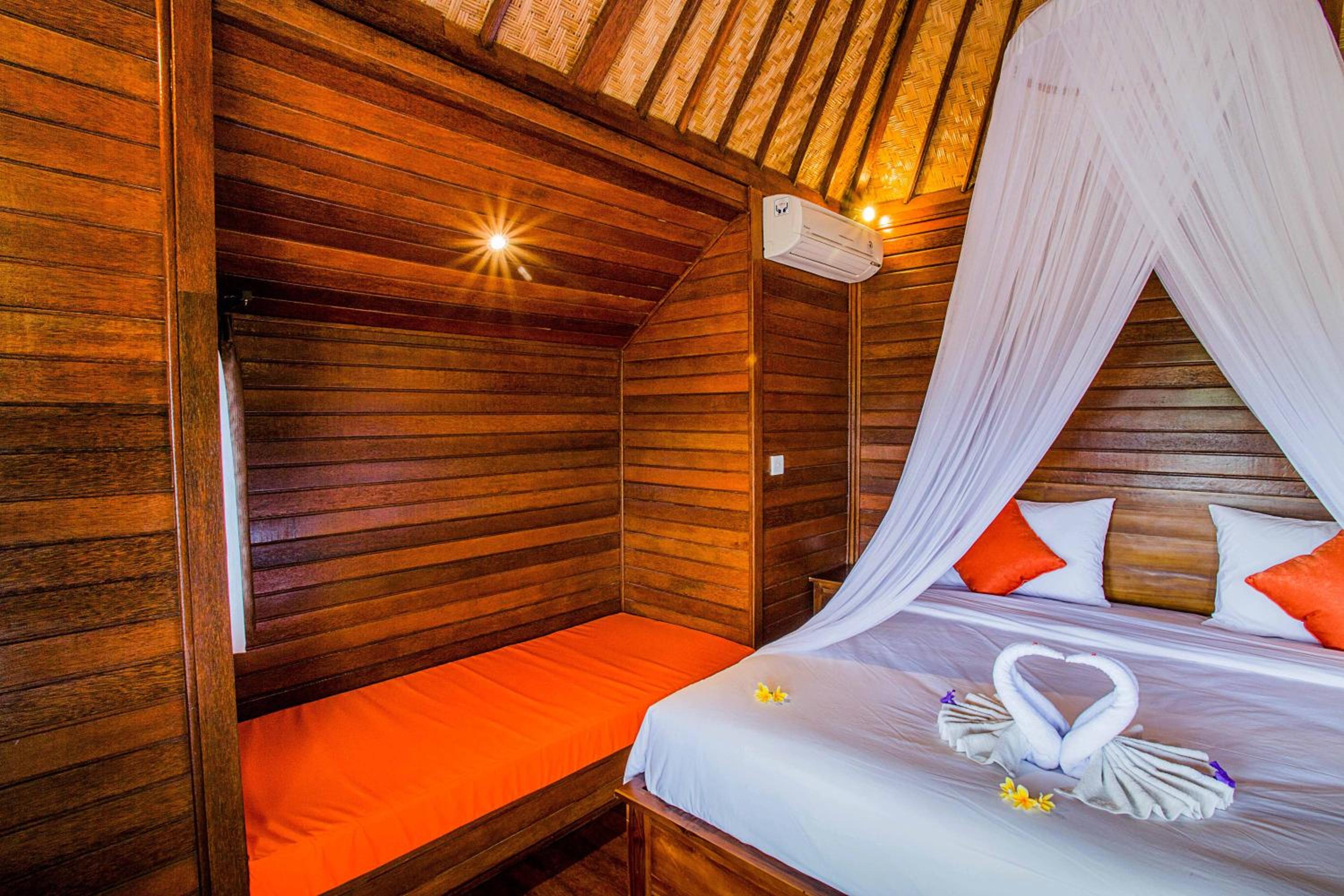Deluxe Double Room (2 Adults + 1 Child)