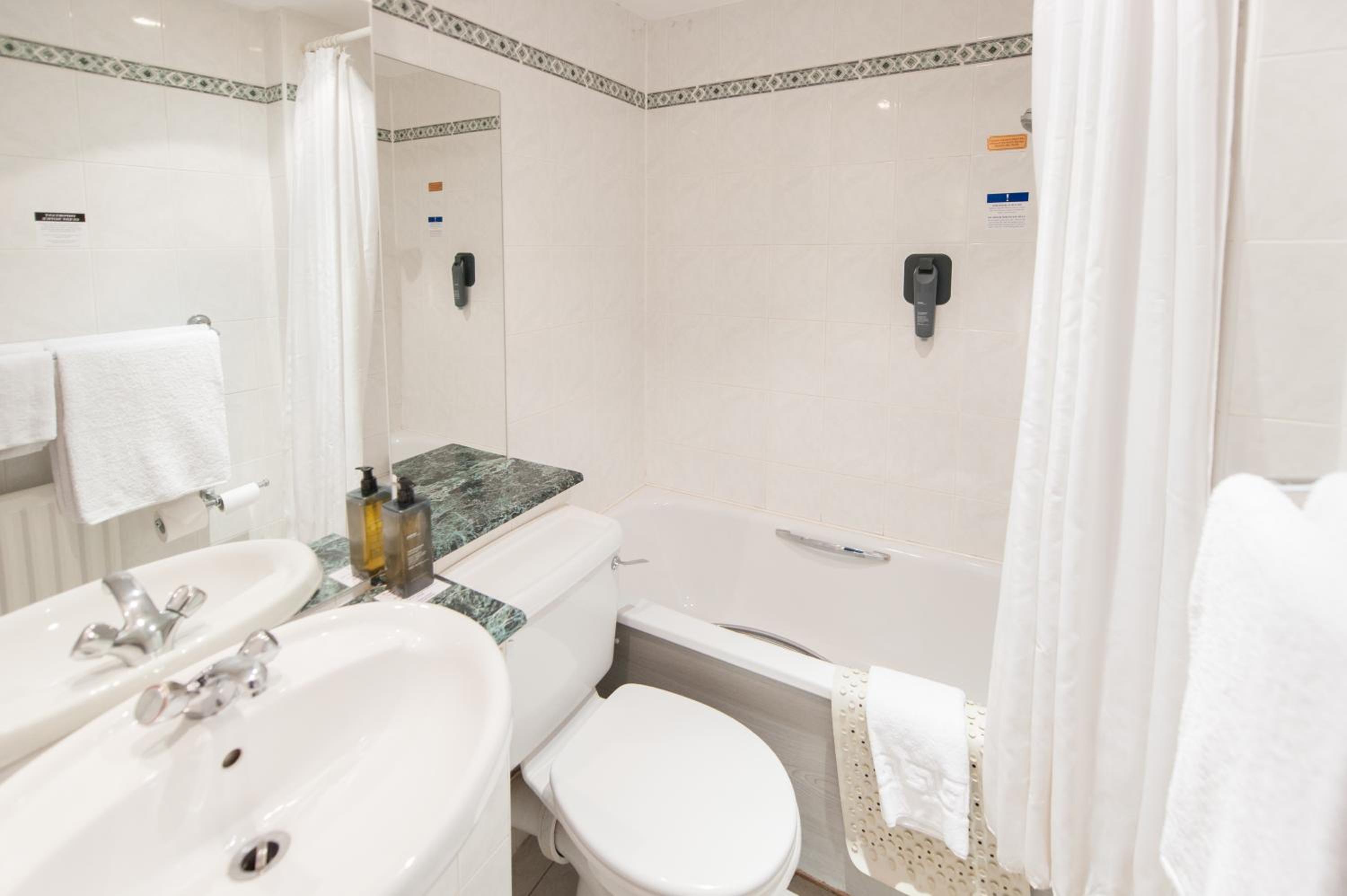 Classic Double Room - Photo 7