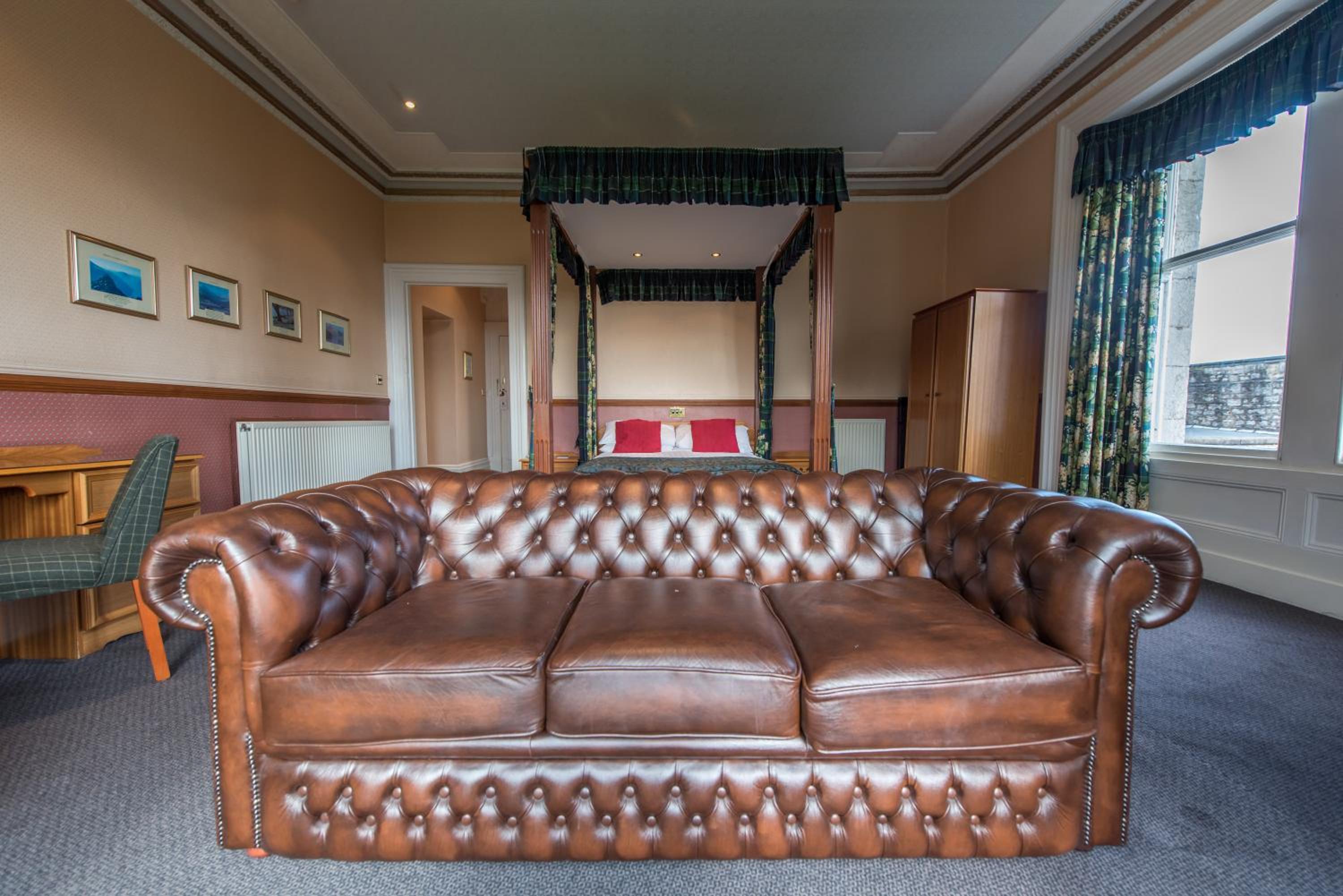 Double Room with Four Poster Bed - Photo 13