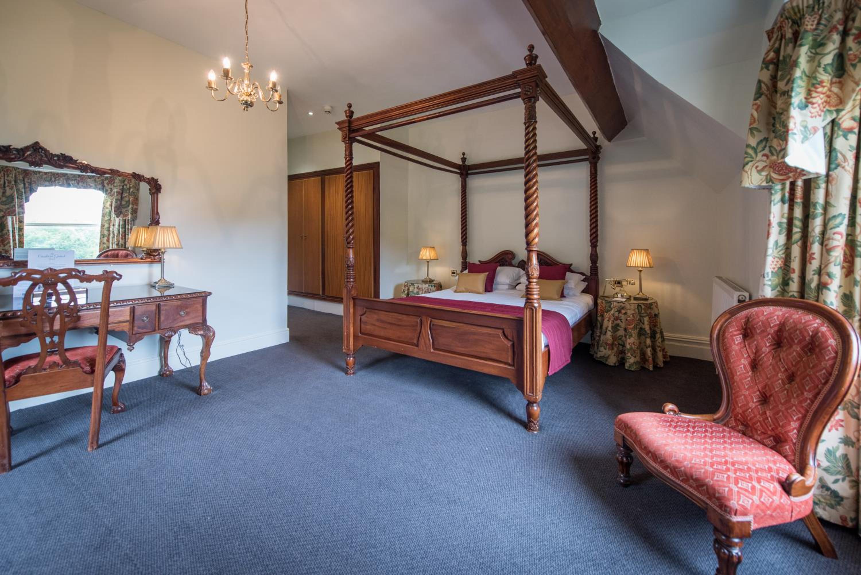 Double Room with Four Poster Bed - Photo 3