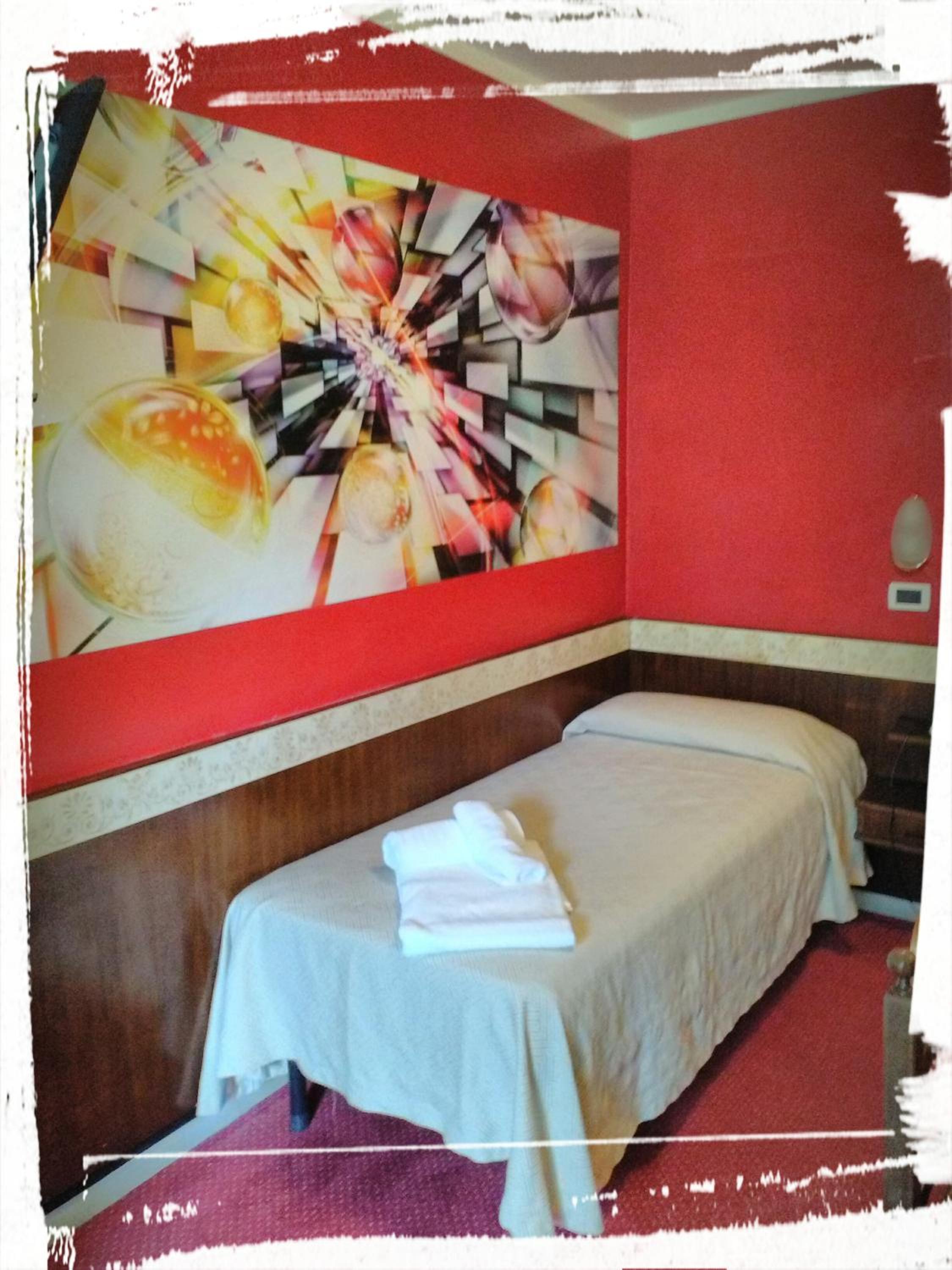 Single Room photo 2