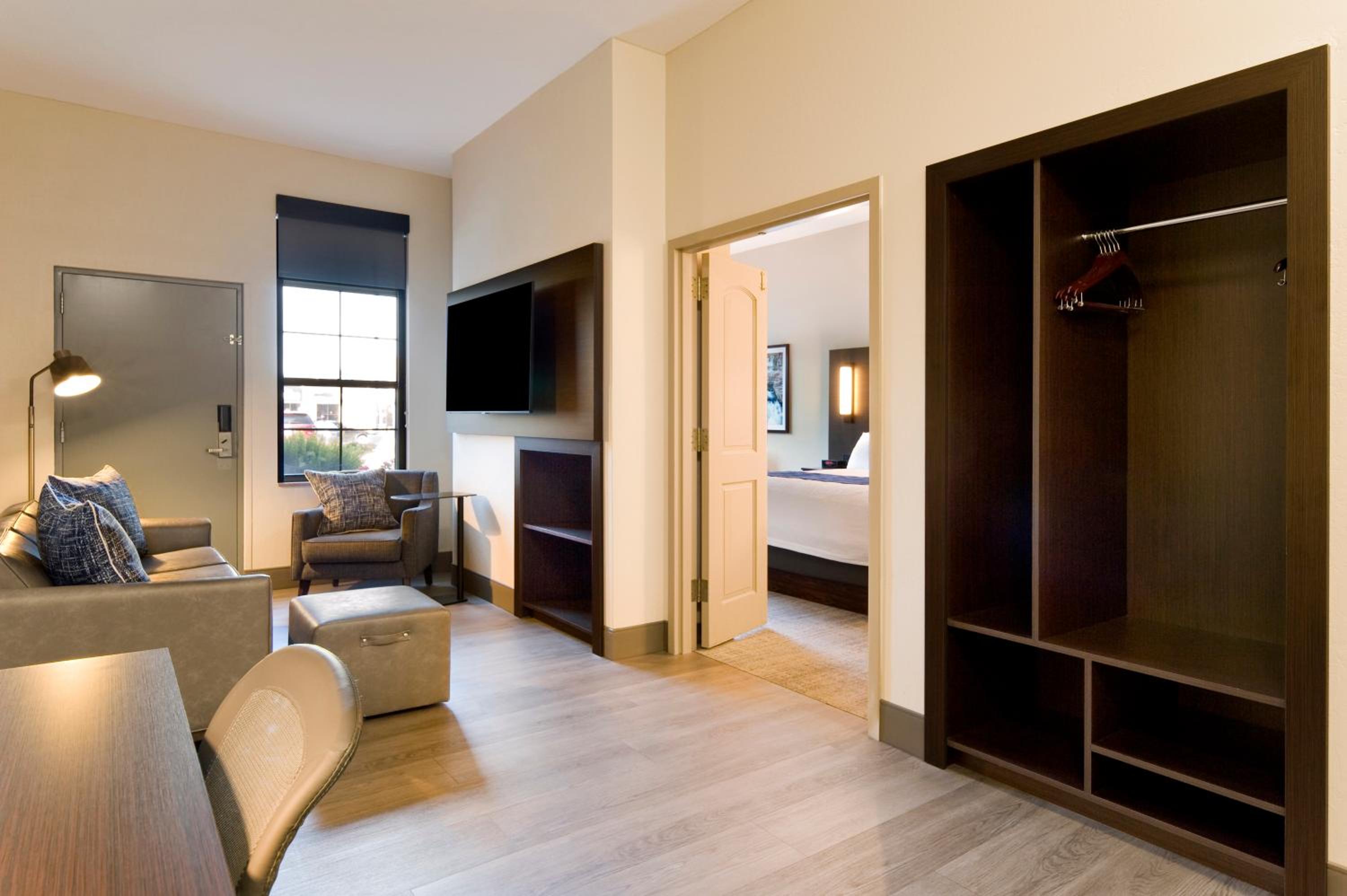 Superior King Suite