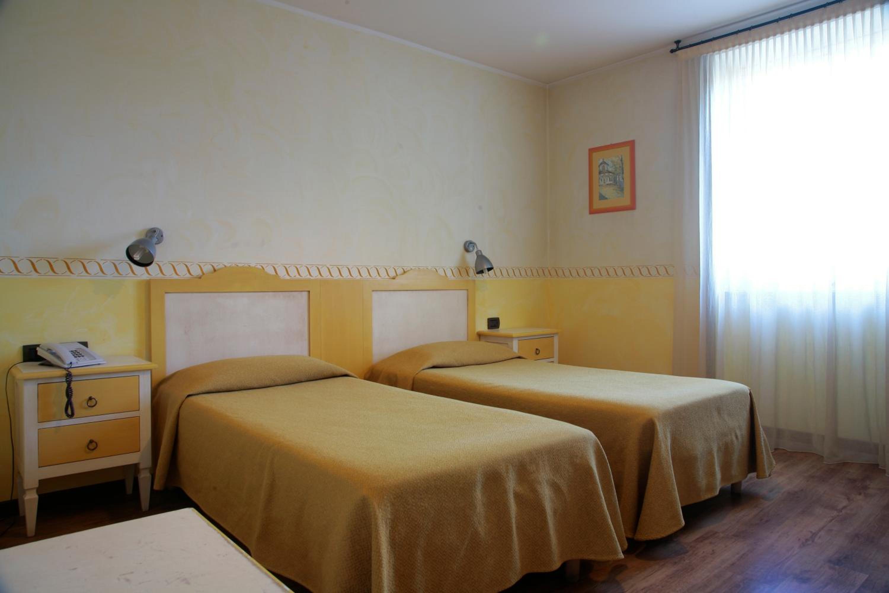 Double or Twin Room with Lake View