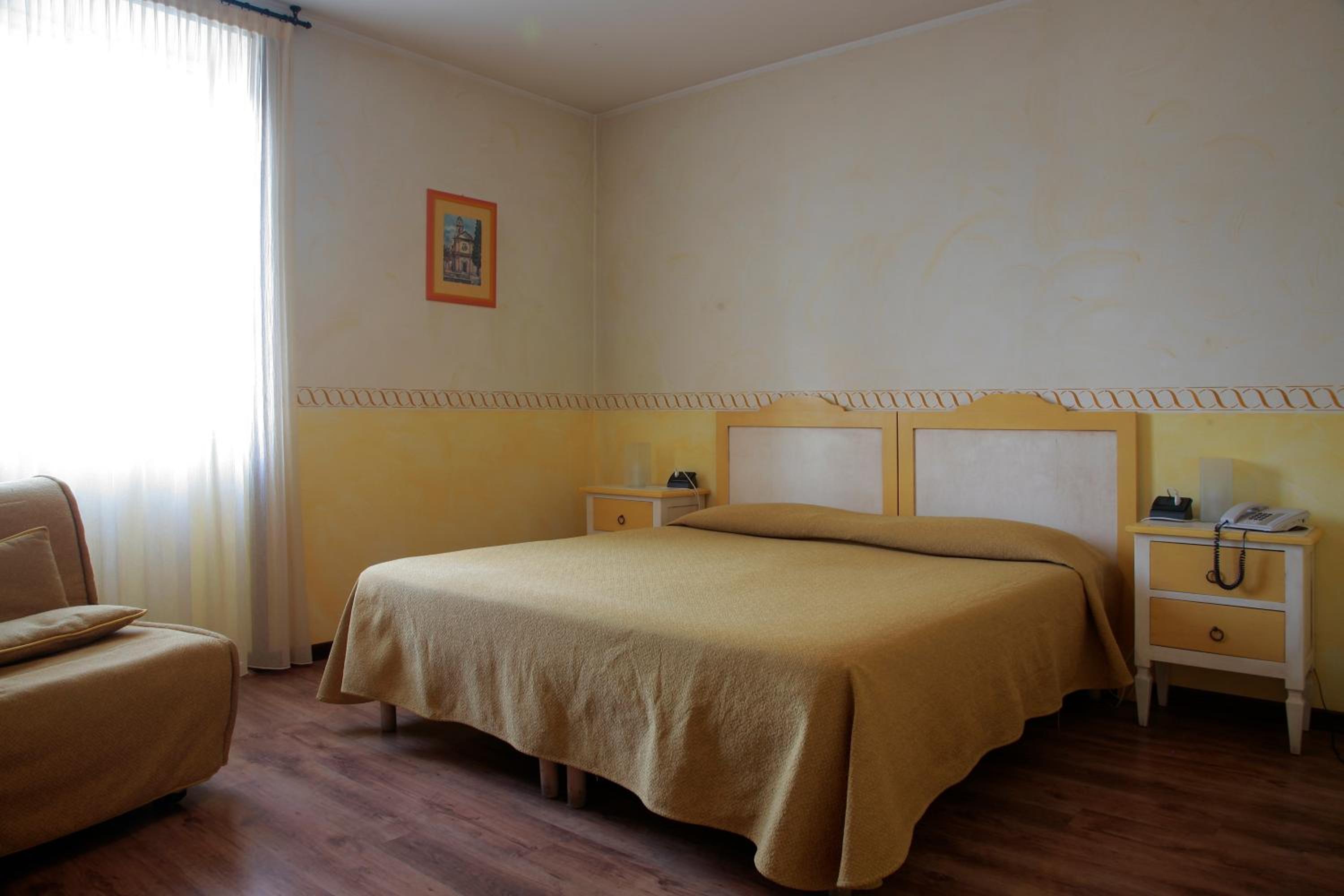 Triple Room with Lake View photo 3