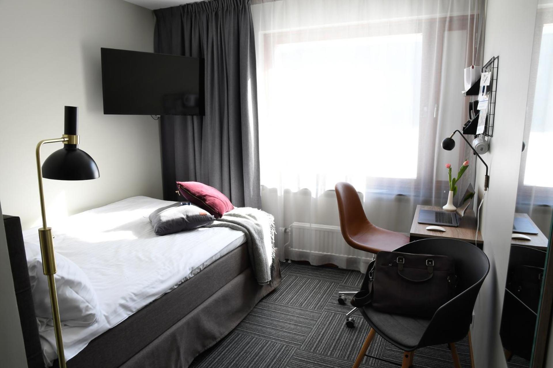 Queen Room photo 1