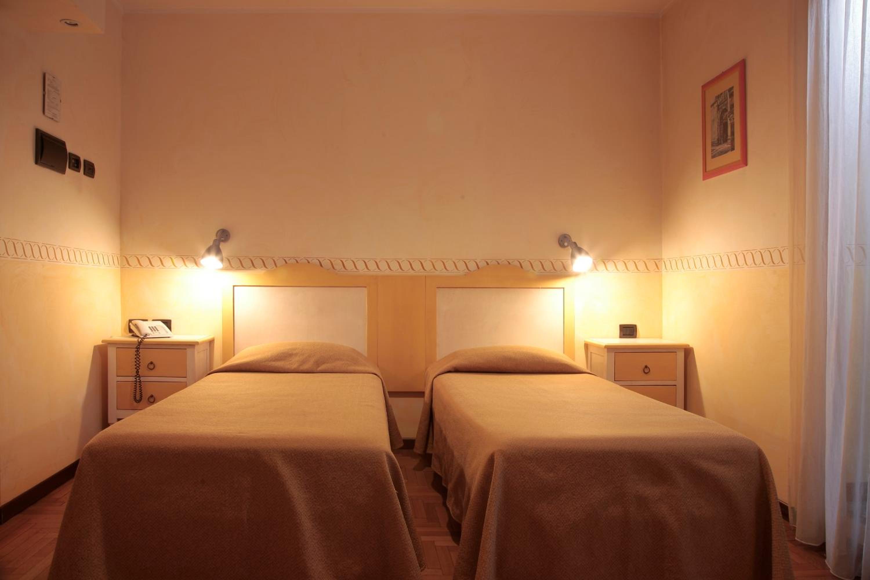 Double or Twin Room photo 3
