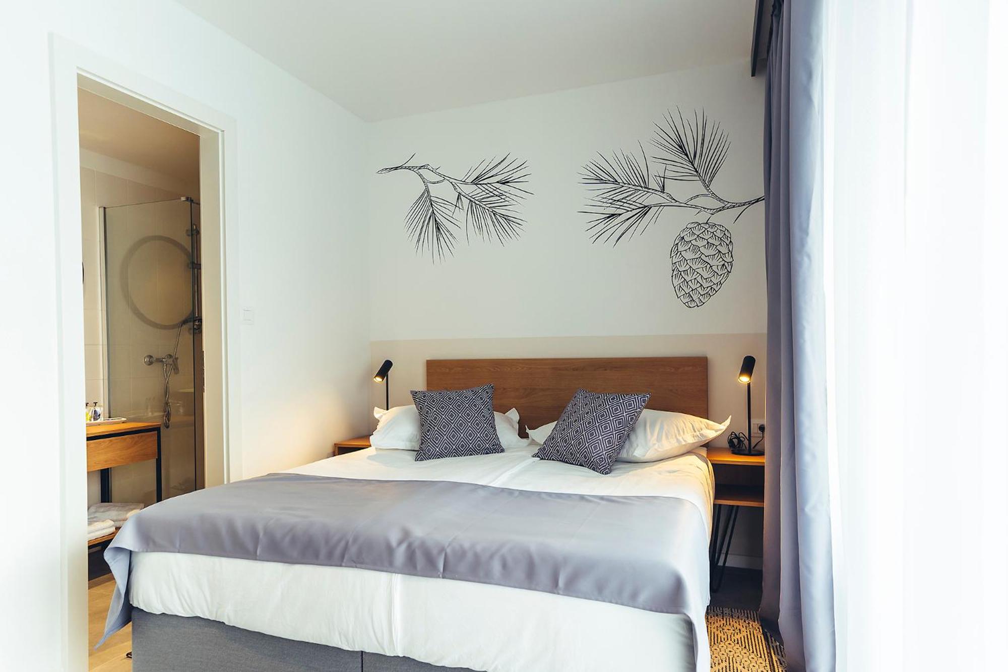 Standard Double Room with Sea View - Photo 3