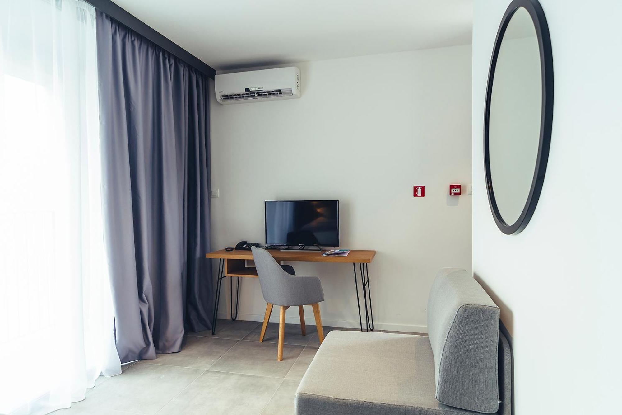 Standard Double Room with Sea View - Photo 4
