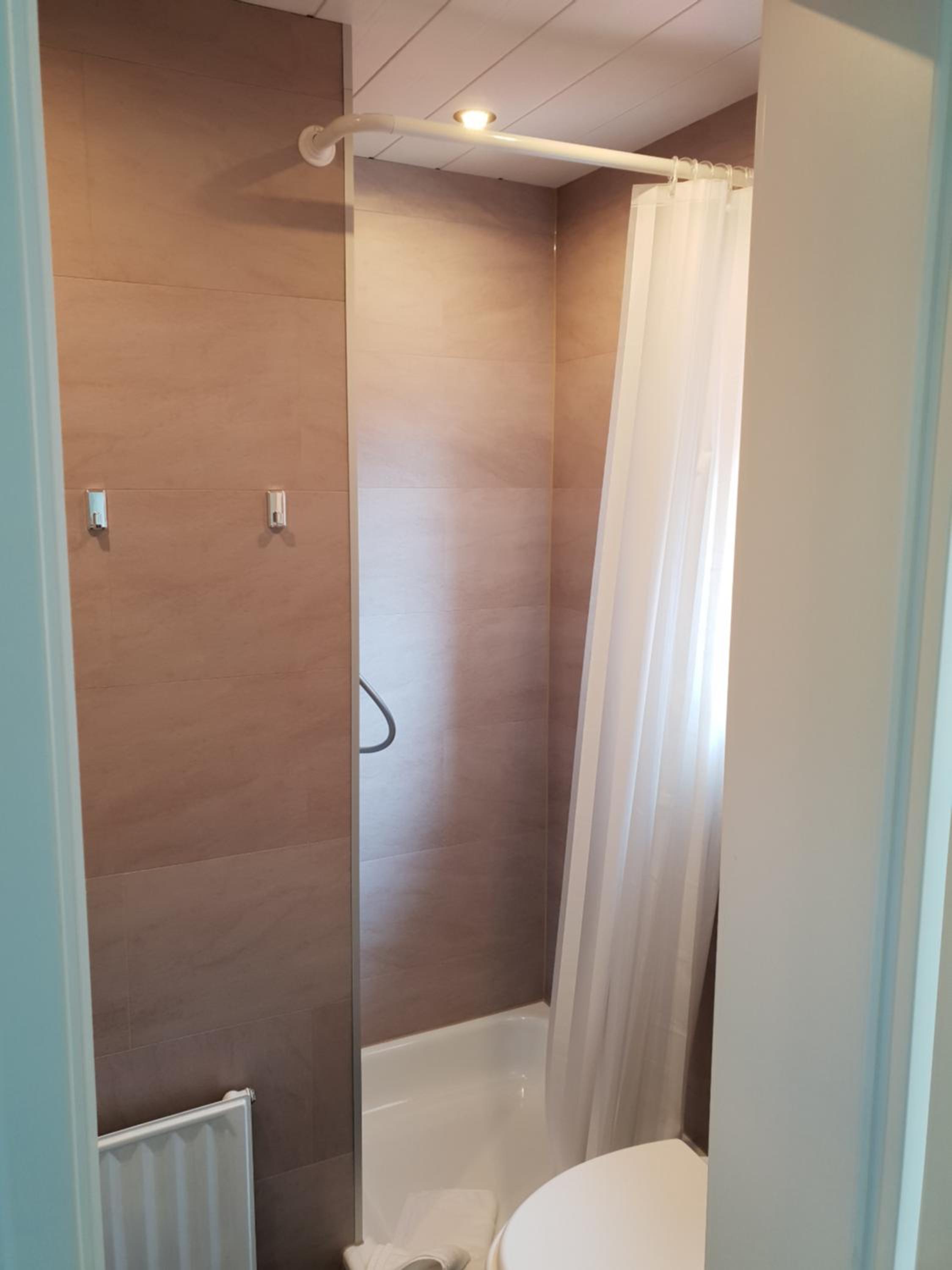 Economy Double Room thumbnail 6