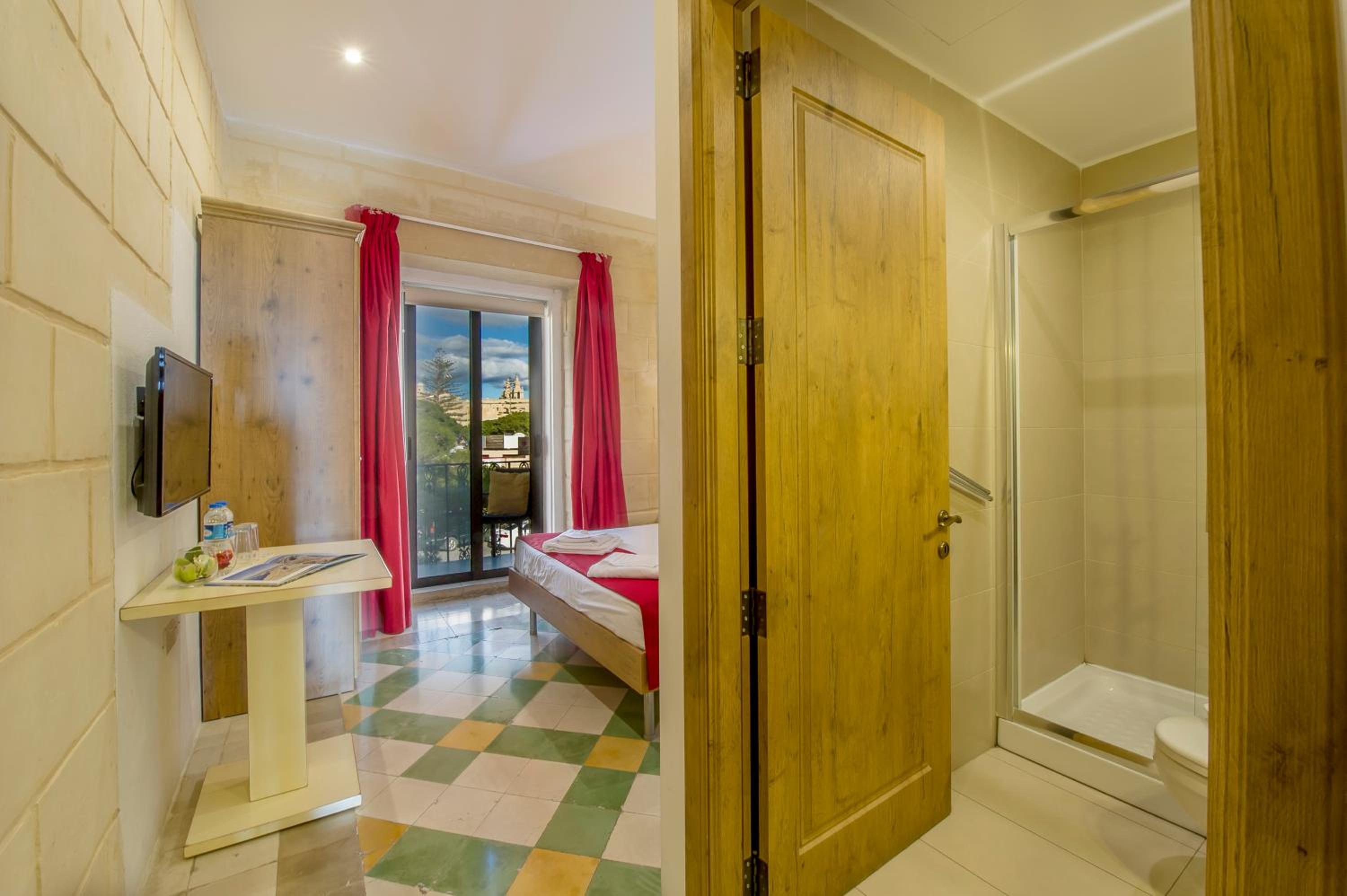 Double Room - Photo 5