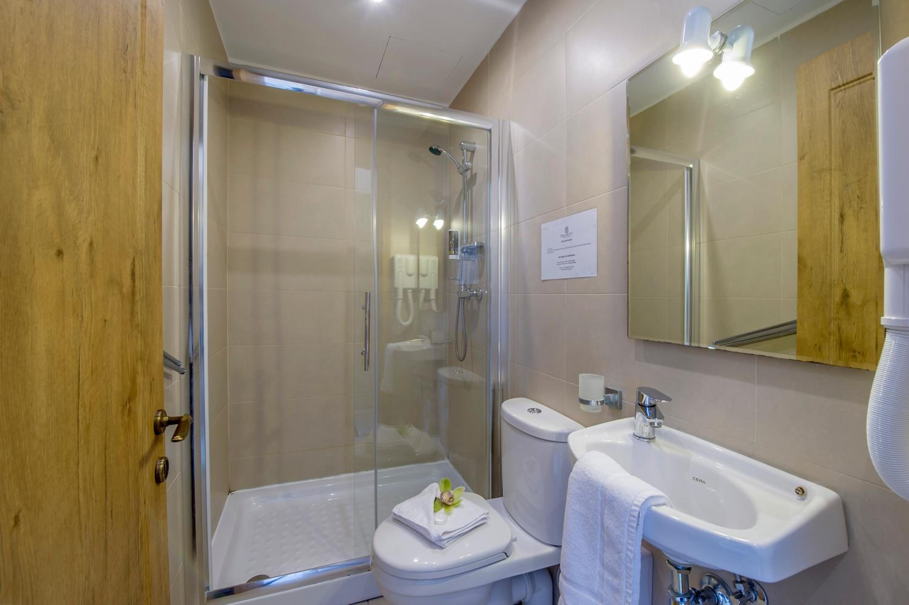 Double Room - Photo 6