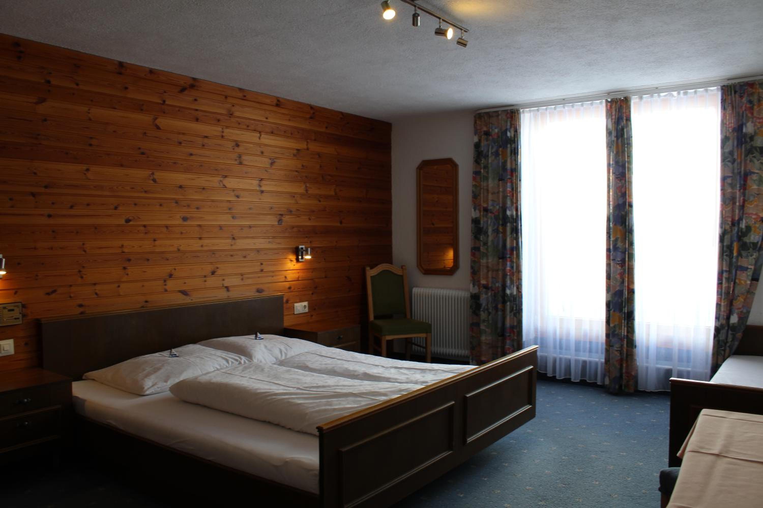 Standard Double Room East - Photo 1