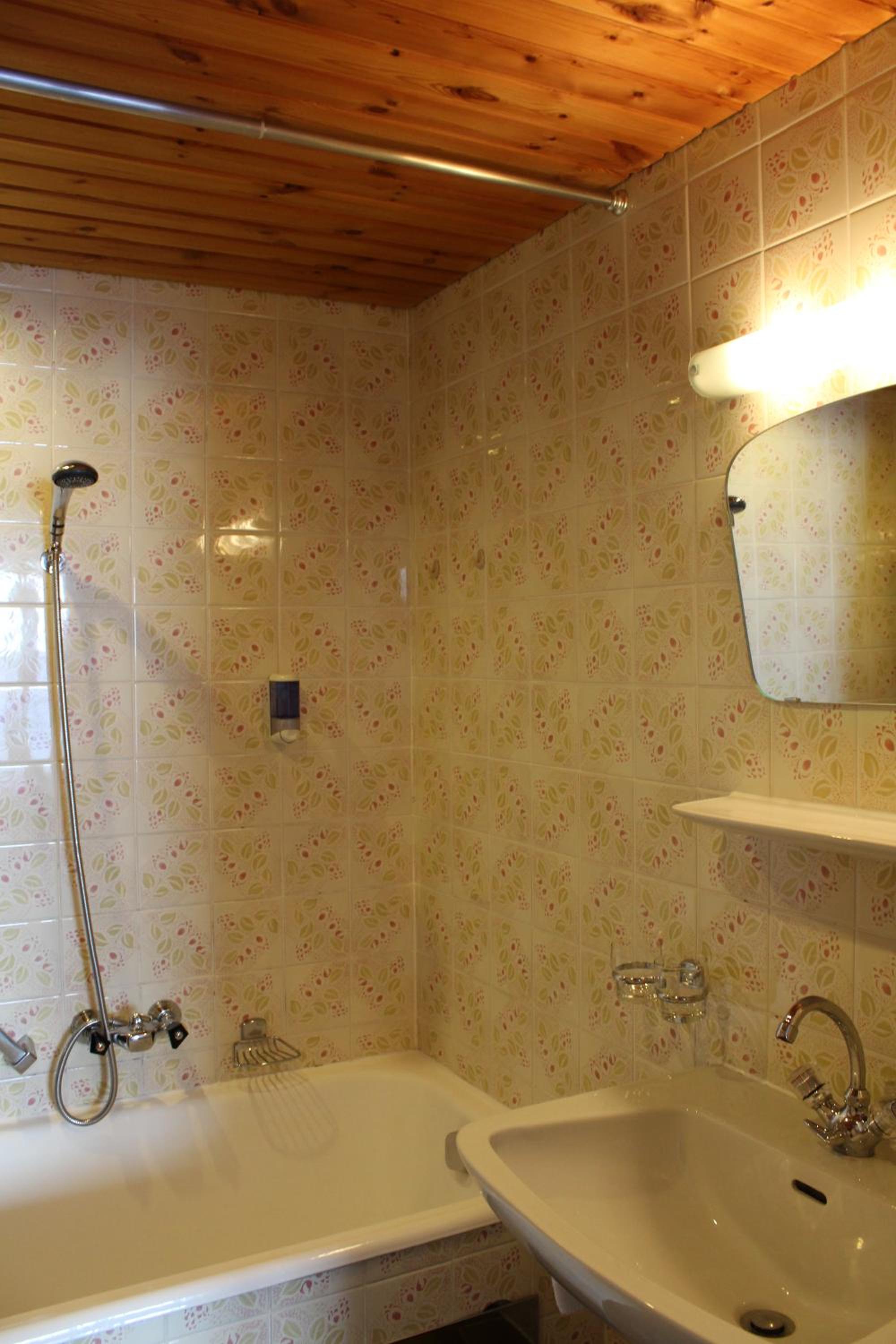 Standard Double Room East - Photo 6